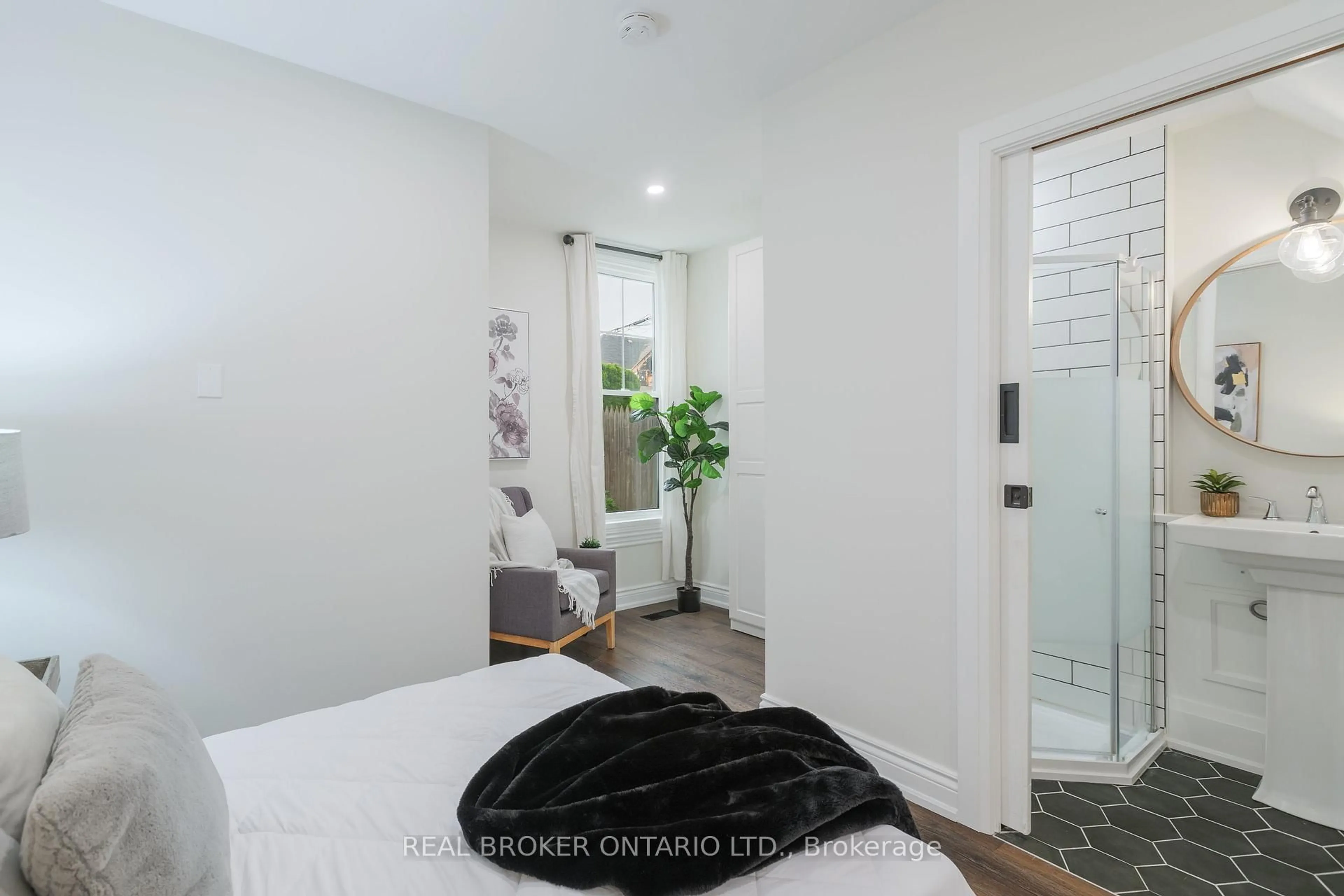 Unknown for 46 Murray St, Hamilton Ontario L8L 3E9