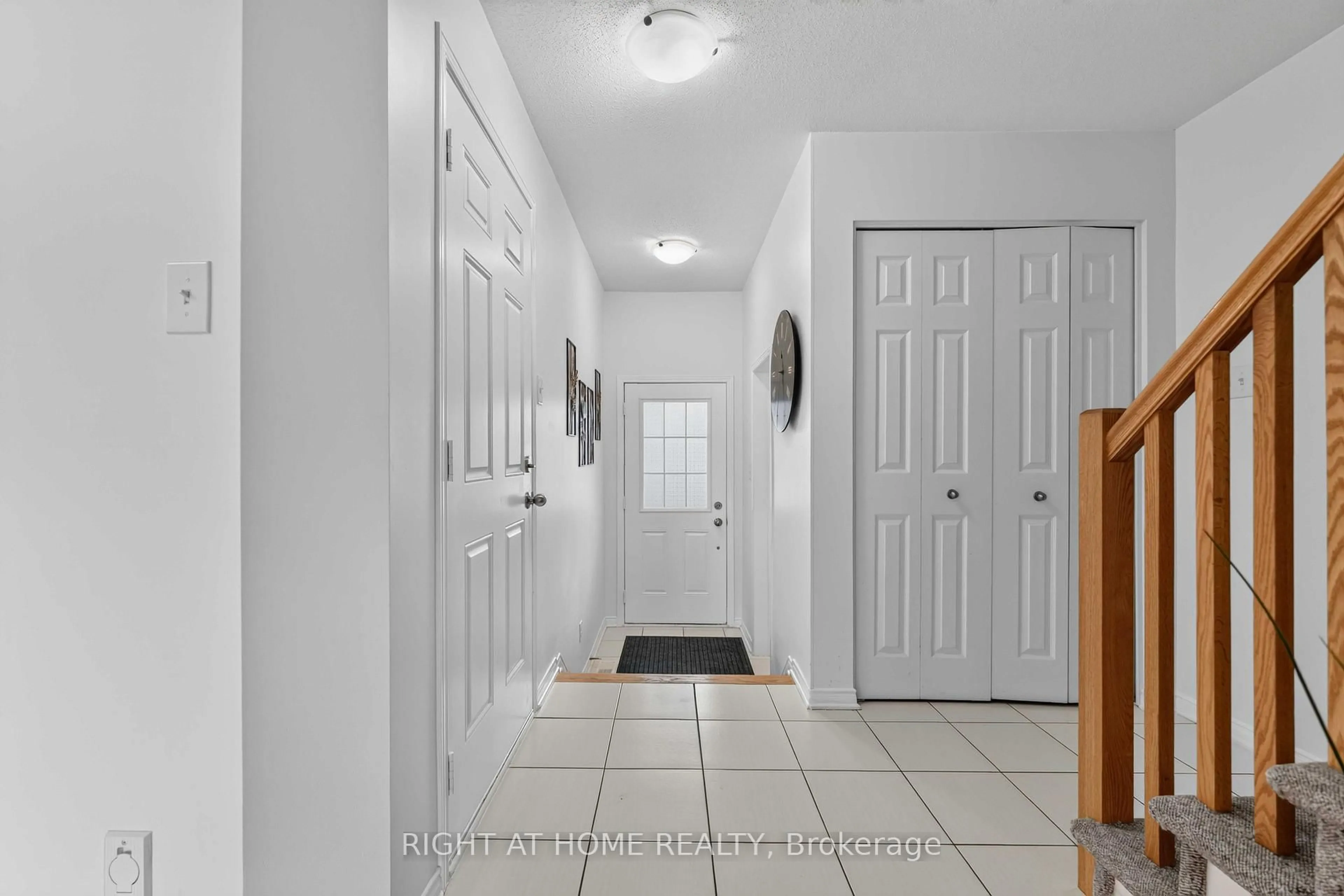 Indoor entryway for 343 Amici Terr, Ottawa Ontario K2S 0J4