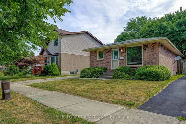 132 Ardsley Cres, London North 2