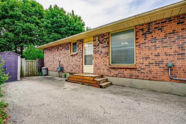 132 Ardsley Cres, London North 4