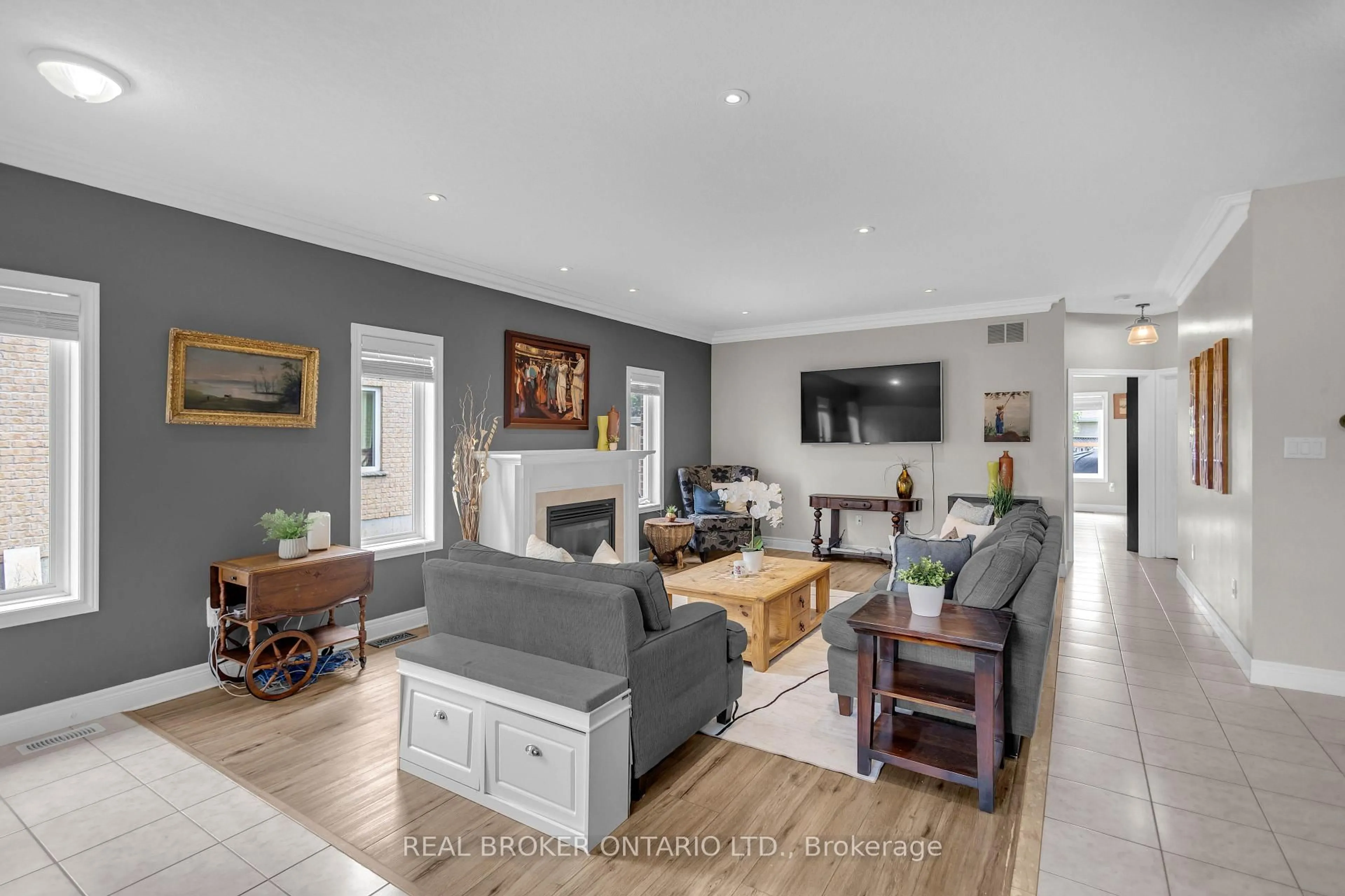 Living room with furniture, unknown for 41 Harmer Cres, Blandford-Blenheim Ontario N0J 1G0
