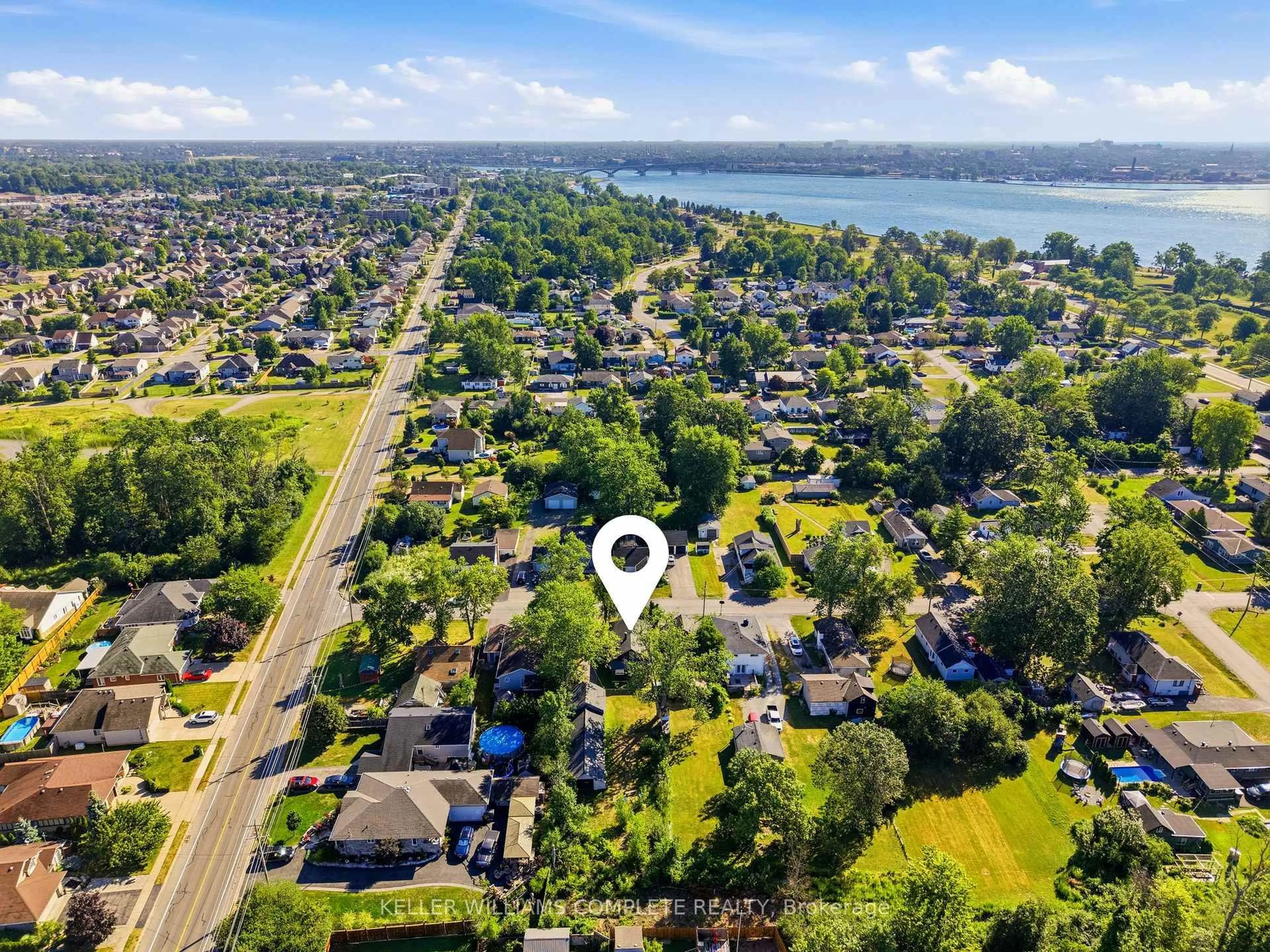 A pic from outside/outdoor area/front of a property/back of a property/a pic from drone, water/lake/river/ocean view for 81 Edward Ave, Fort Erie Ontario L2A 5K4