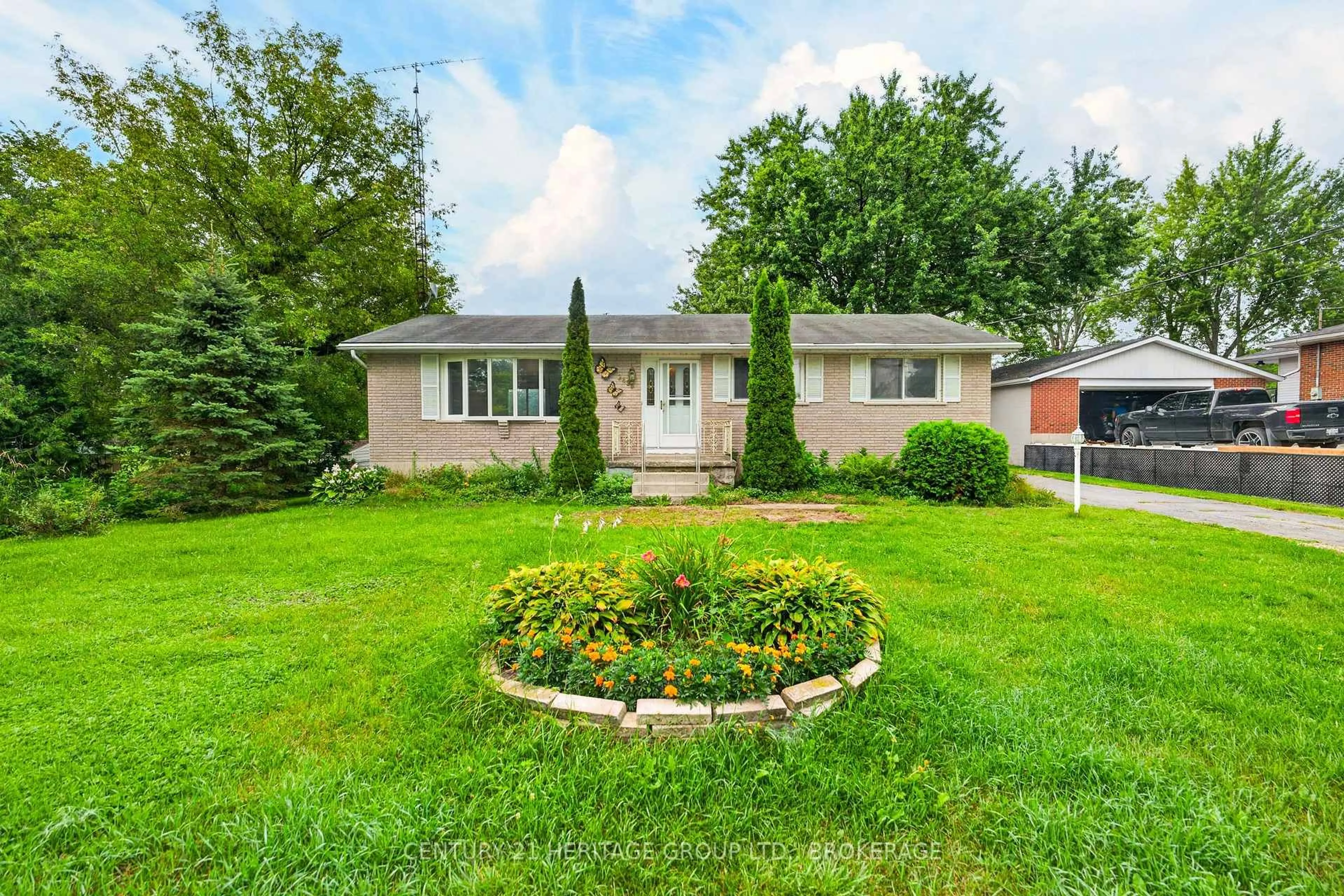 A pic from outside/outdoor area/front of a property/back of a property/a pic from drone, street for 2496 Leeman Rd, Mcdonalds Corners Ontario K0H 1M0