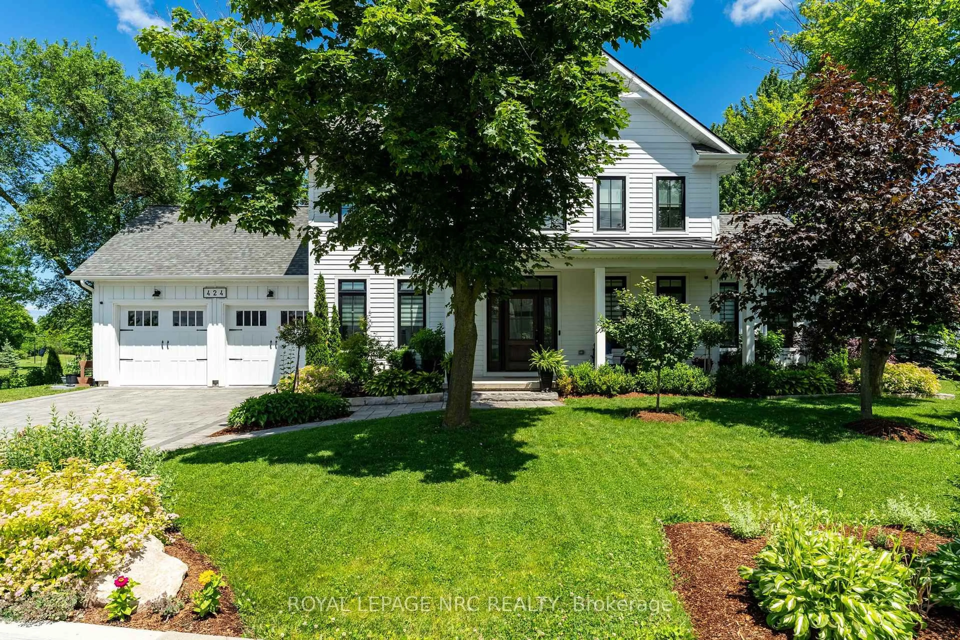 Home with vinyl exterior material, street for 424 Four Mile Creek Rd, Niagara-on-the-Lake Ontario L0S 1J0
