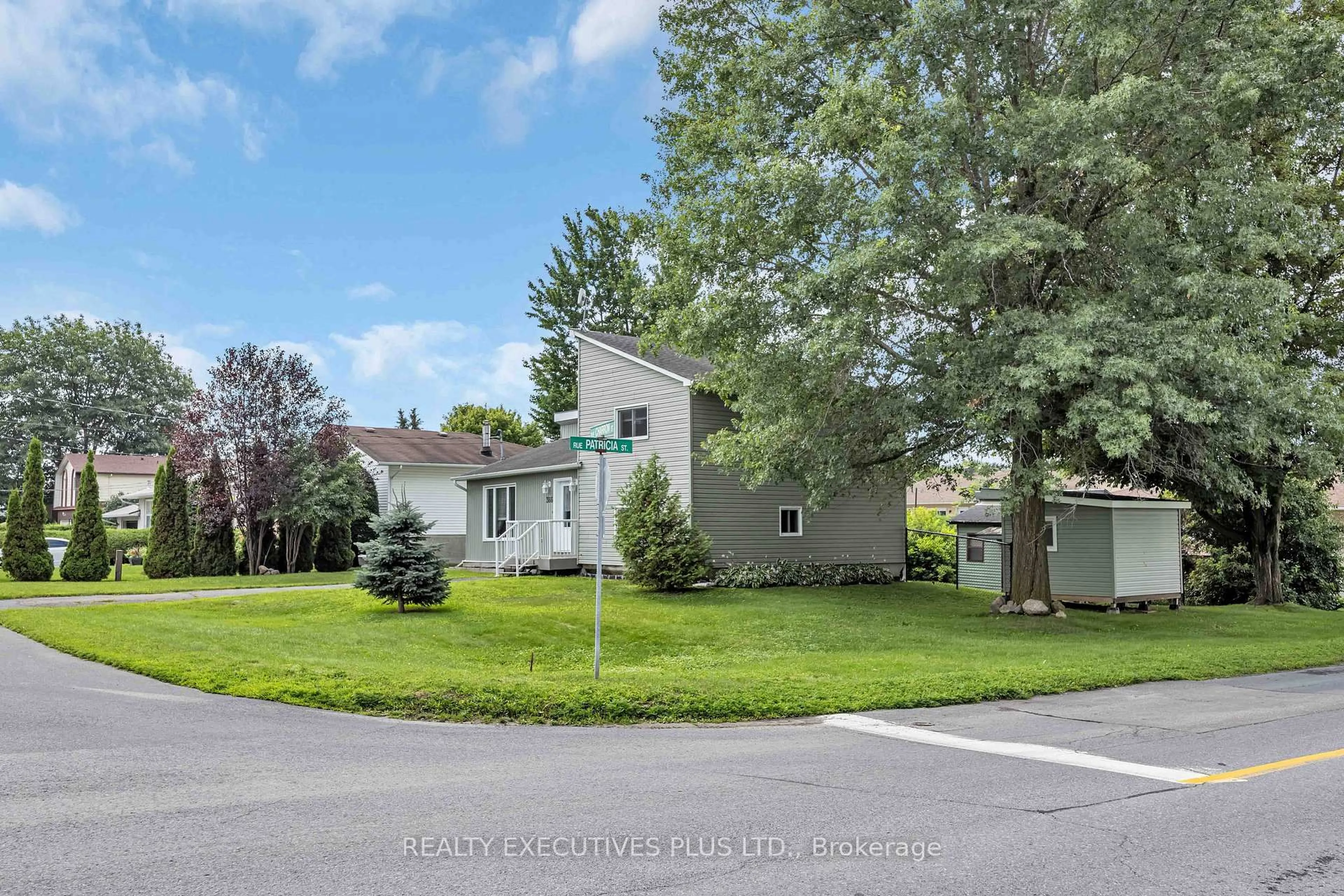 A pic from outside/outdoor area/front of a property/back of a property/a pic from drone, unknown for 366 Charron St, Clarence-Rockland Ontario K4K 1B2