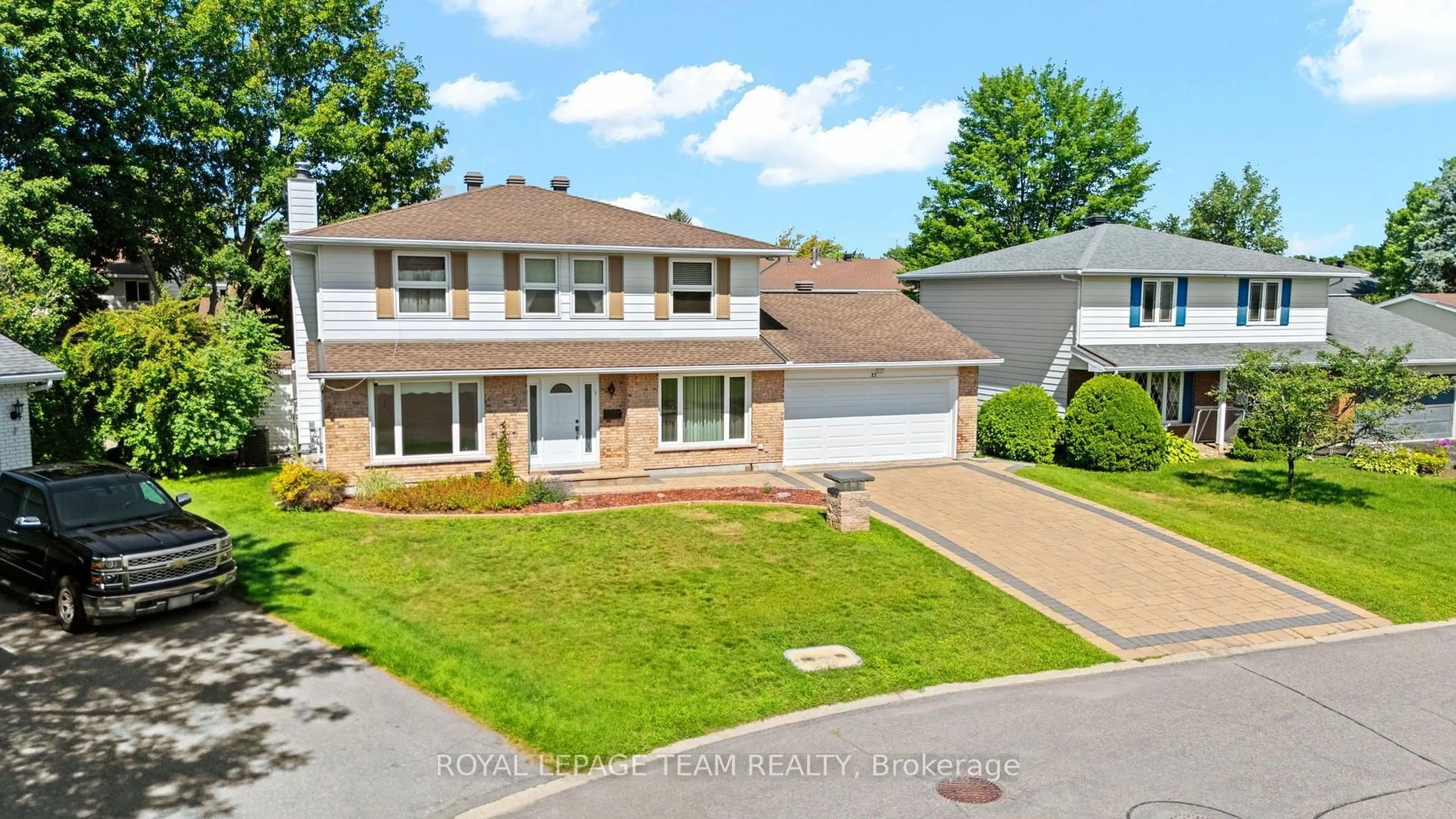 A pic from outside/outdoor area/front of a property/back of a property/a pic from drone, street for 22 Markham Ave, Ottawa Ontario K2G 3Y2