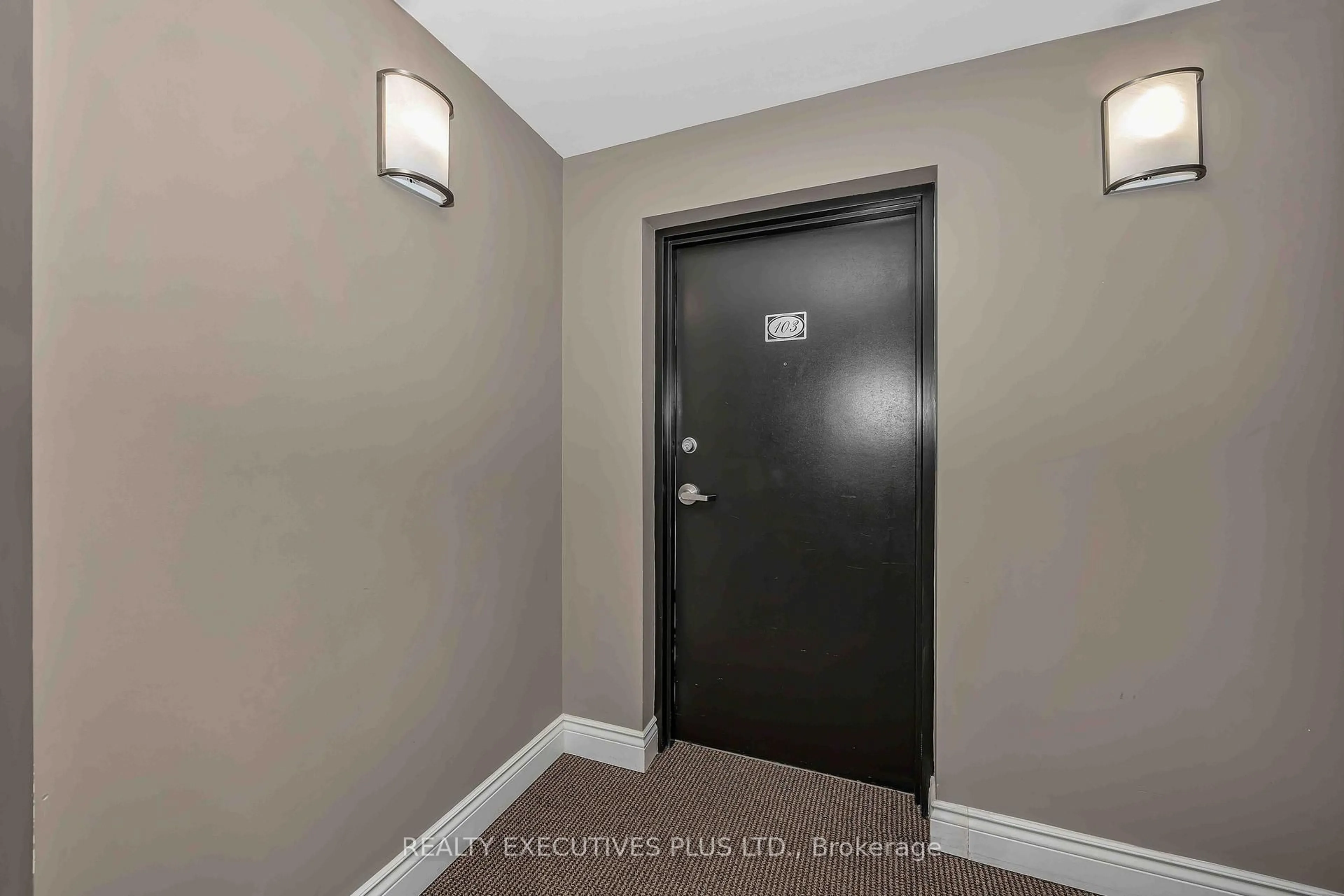 Indoor entryway for 2376 Albert St #103, Clarence-Rockland Ontario K4K 0C5
