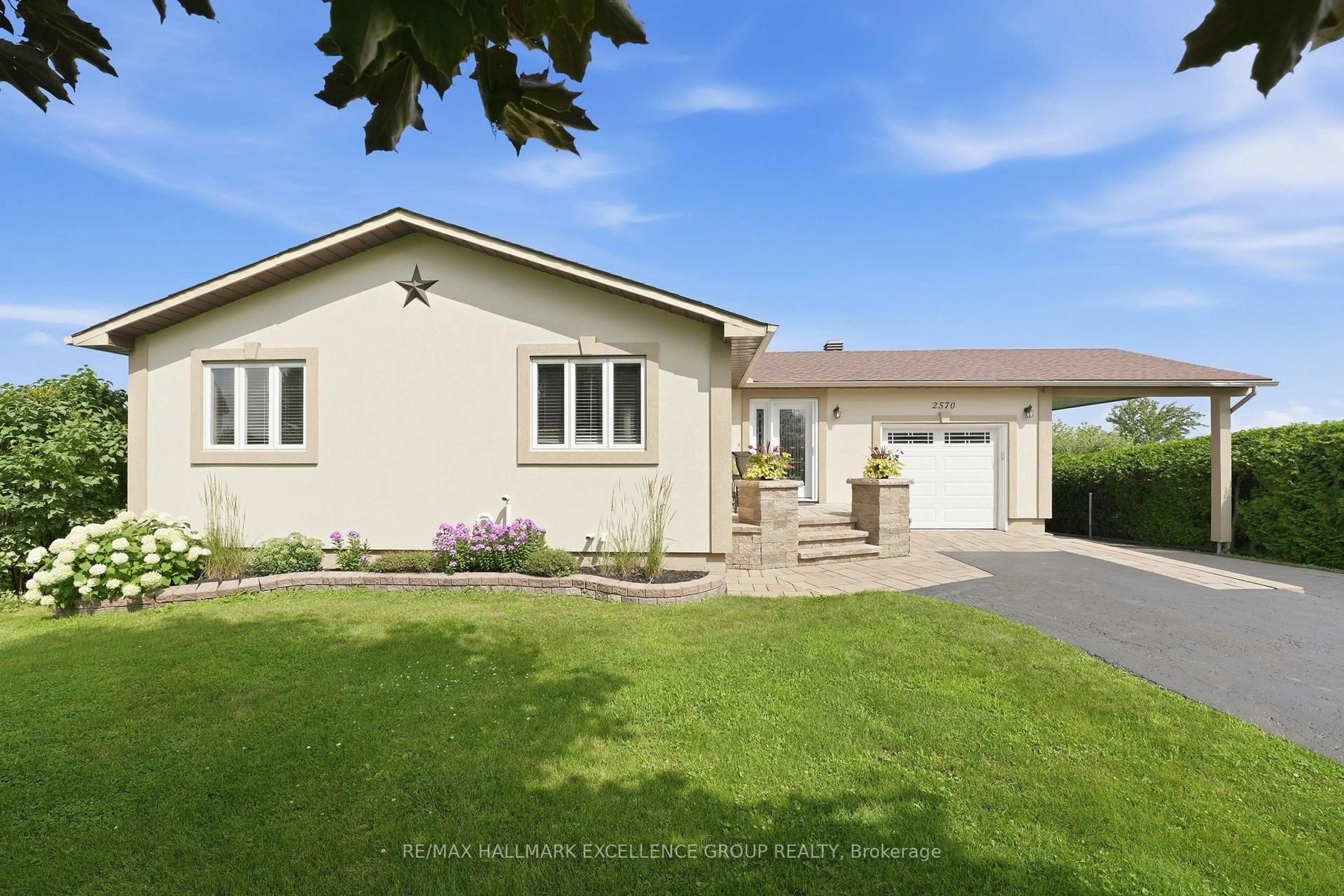 Home with vinyl exterior material, street for 2570 Woods St, Clarence-Rockland Ontario K4K 1J2