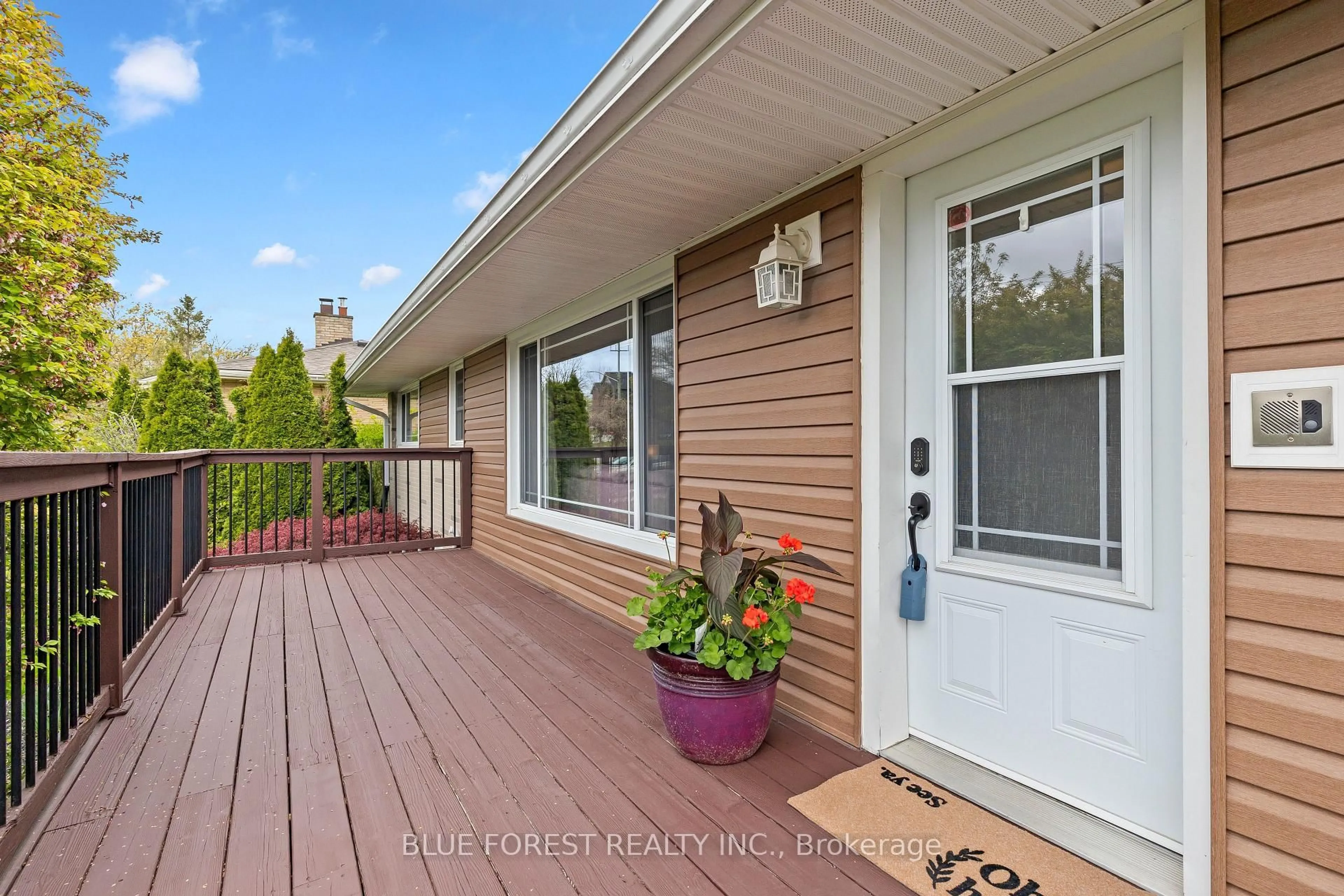 Home with vinyl exterior material, water/lake/river/ocean view for 436 Baseline Rd, London South Ontario N6C 2P6