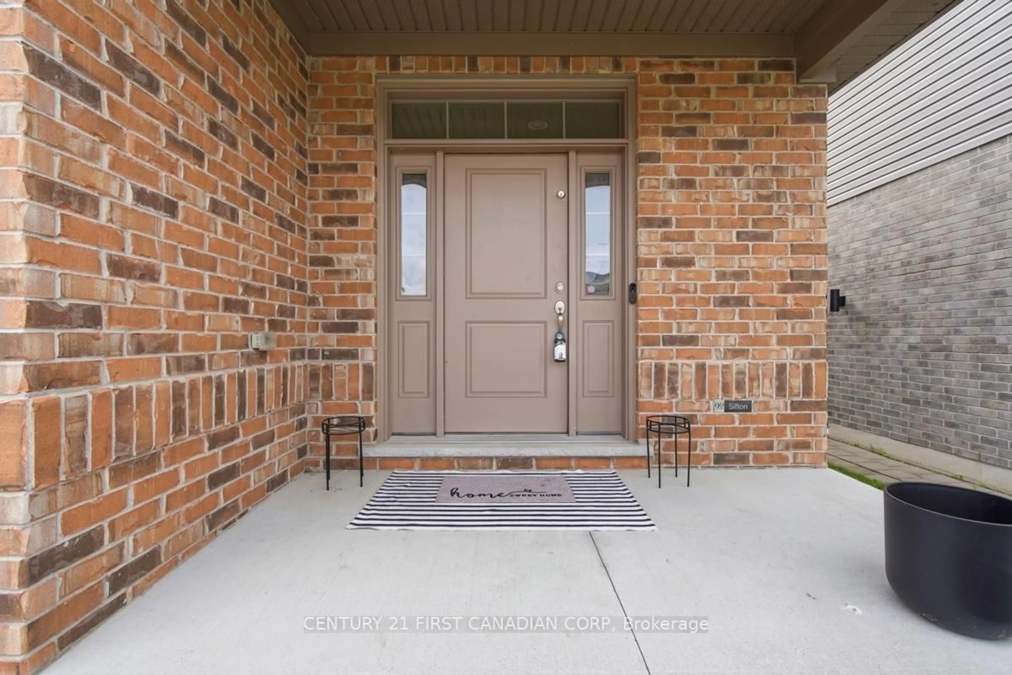 Indoor entryway for 1485 Riverbend Rd, London South Ontario N6K 0E7