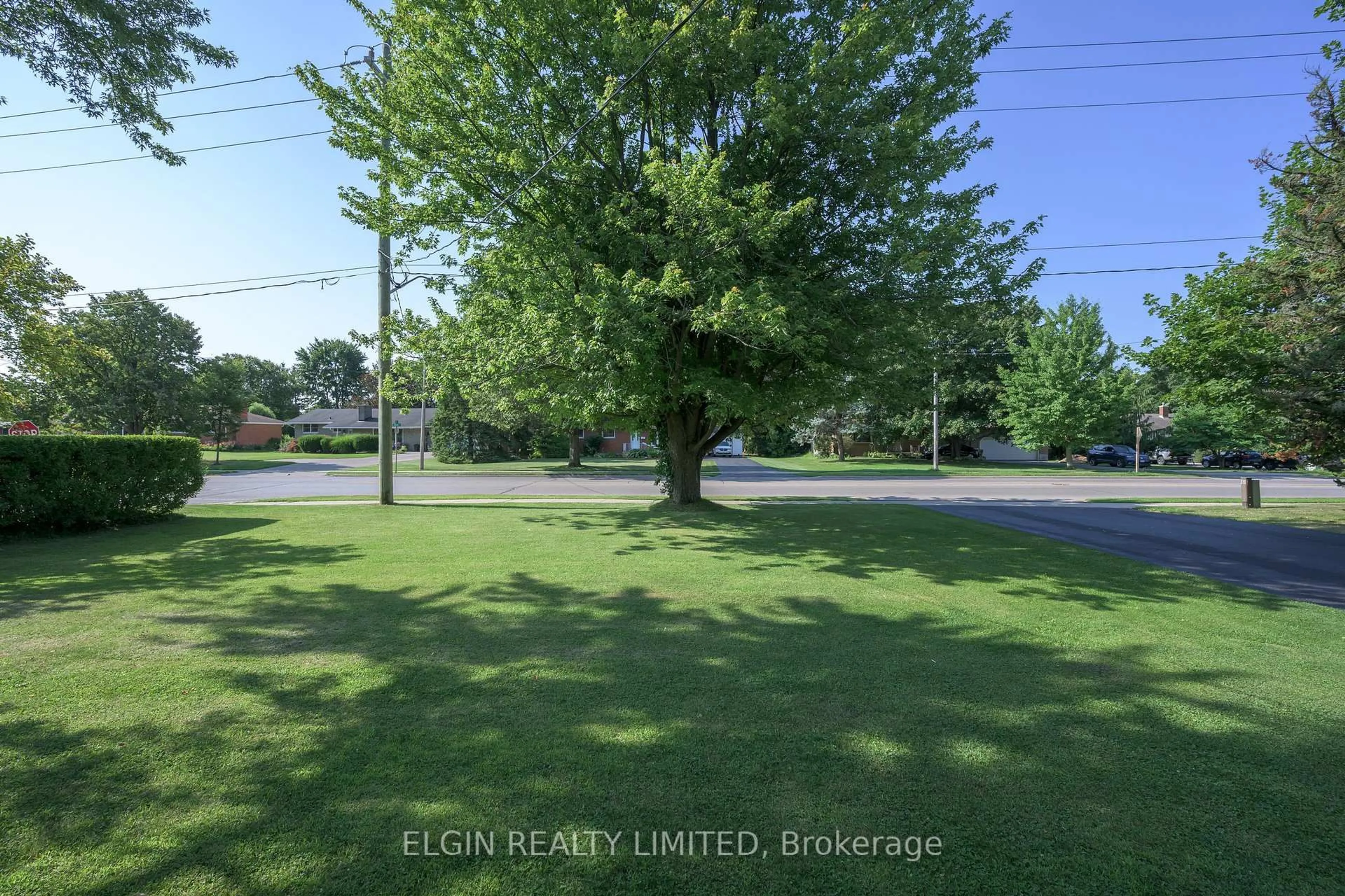 A pic from outside/outdoor area/front of a property/back of a property/a pic from drone, forest/trees view for 664 Elm St, St. Thomas Ontario N5R 1L3