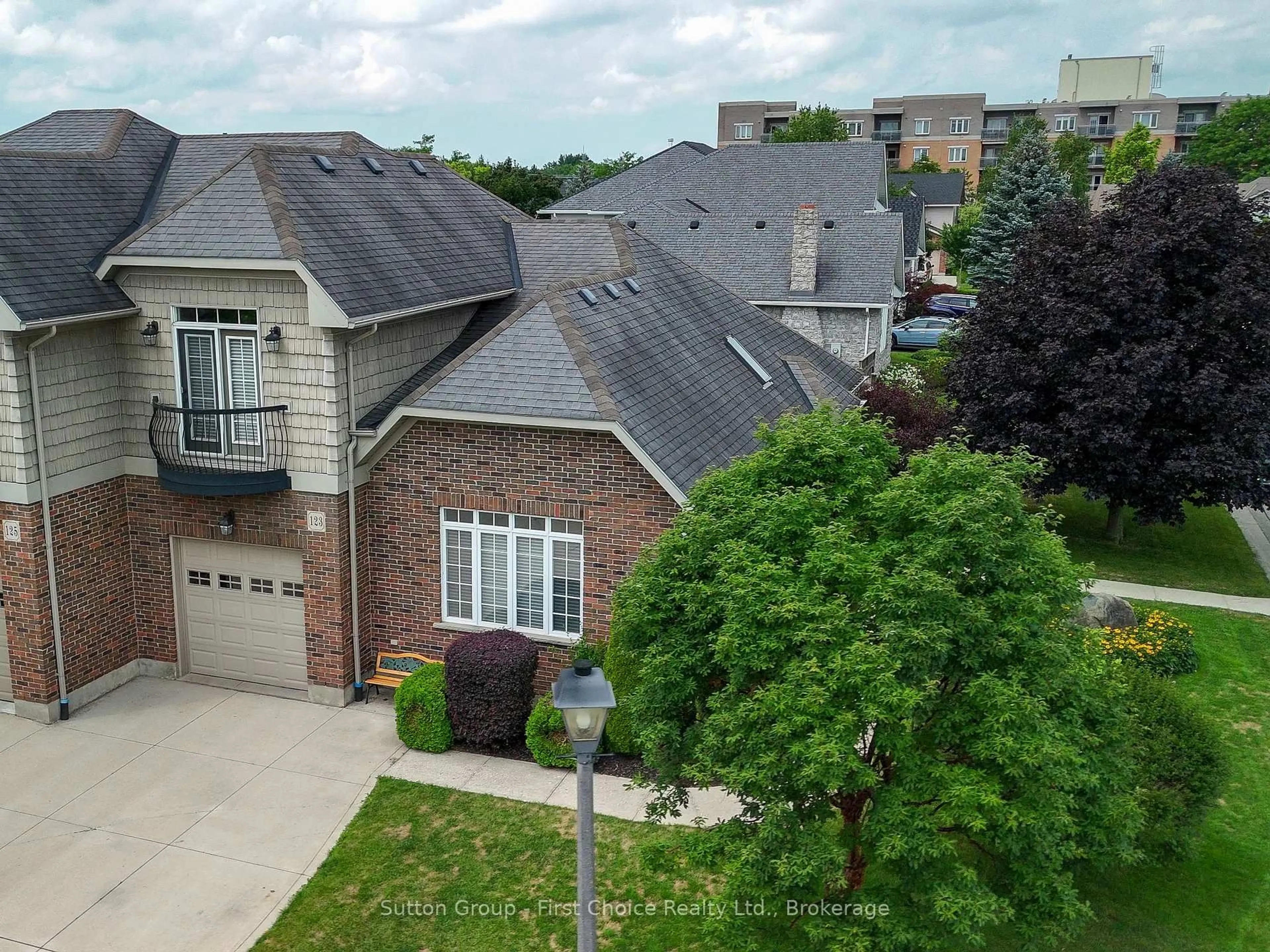 A pic from outside/outdoor area/front of a property/back of a property/a pic from drone, unknown for 123 Long Dr, Stratford Ontario N5A 7Y9