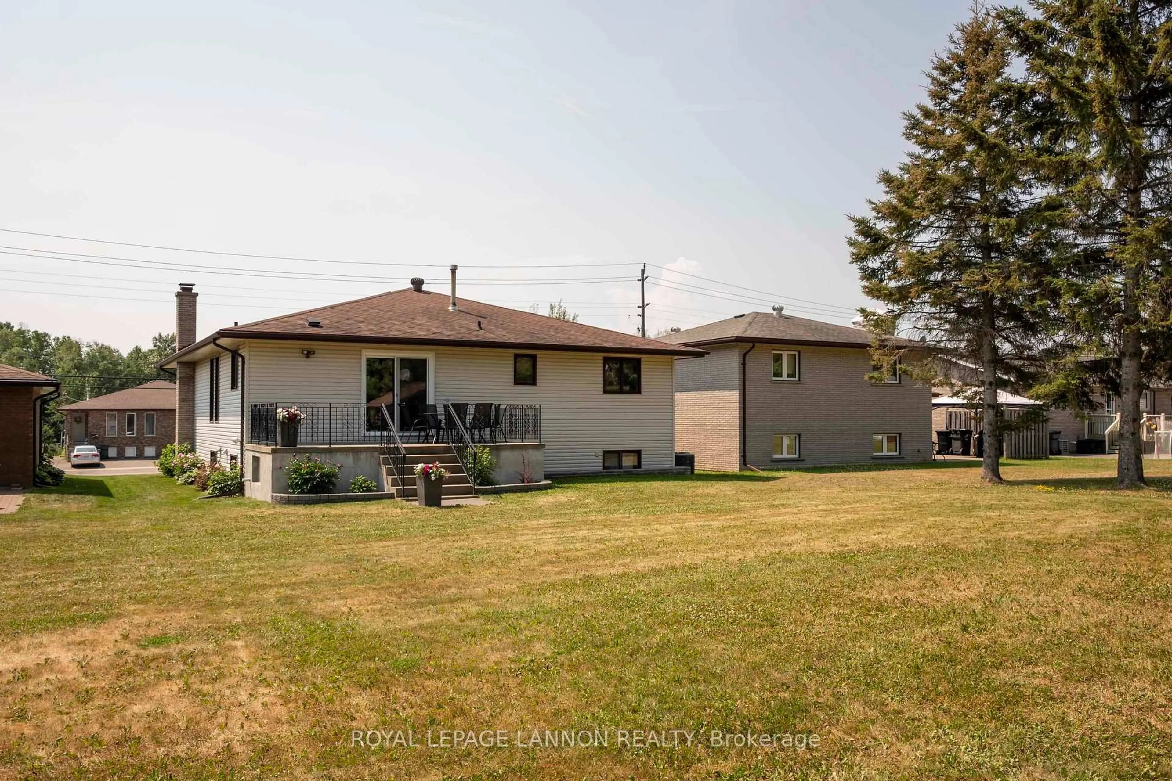 A pic from outside/outdoor area/front of a property/back of a property/a pic from drone, unknown for 1312 John Street Rd, Thunder Bay Ontario P7B 2A3