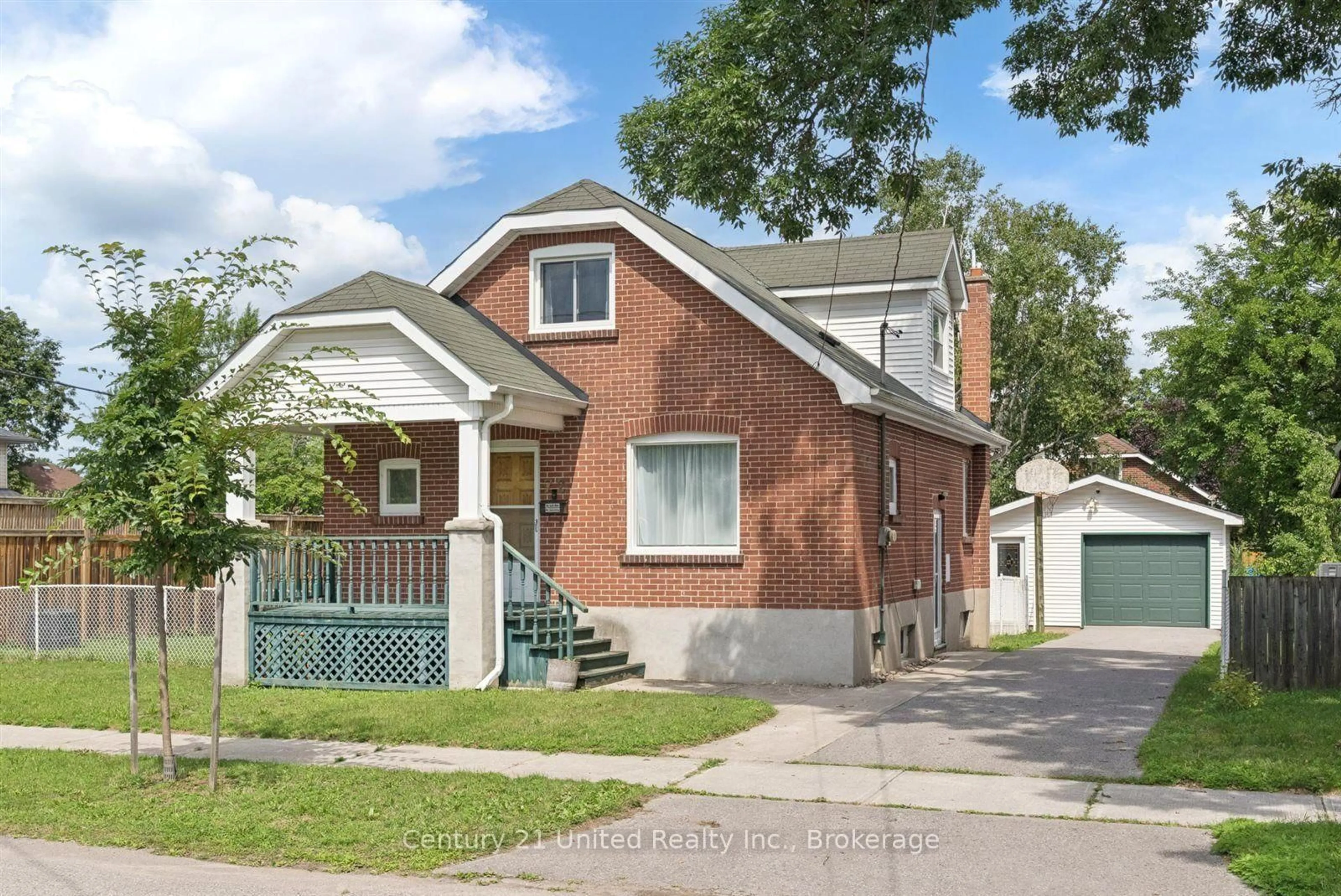 Home with brick exterior material, street for 72 Kent St, Peterborough Ontario K9J 5B3