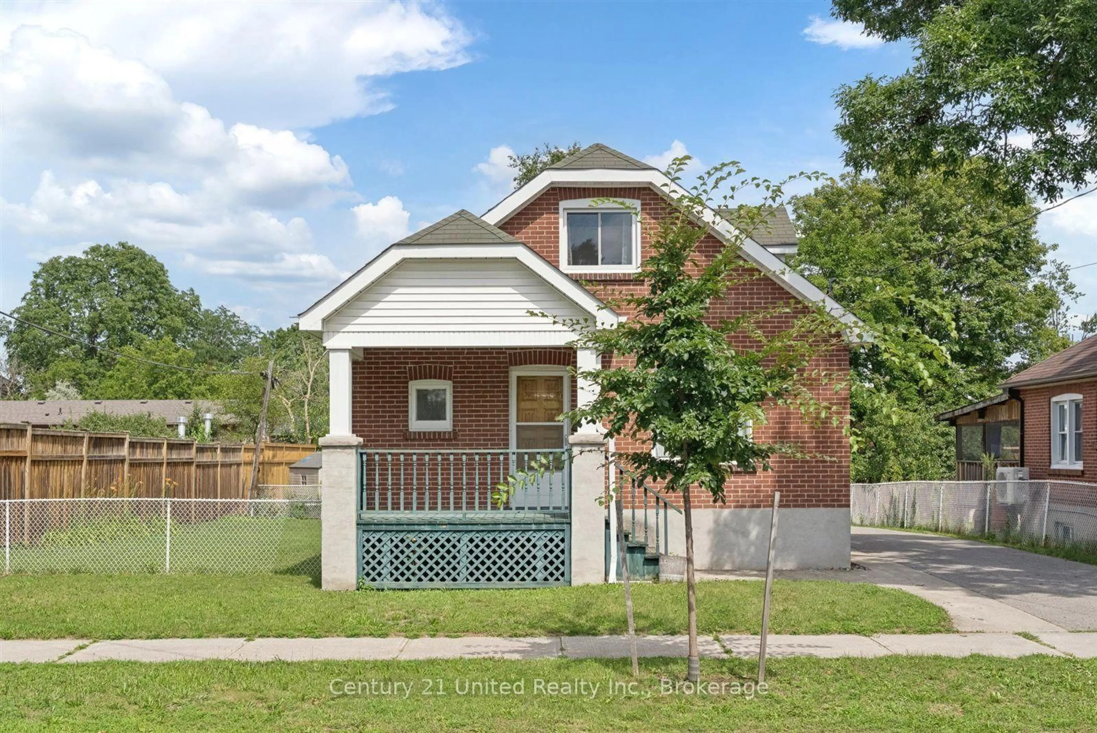 Home with brick exterior material, street for 72 Kent St, Peterborough Ontario K9J 5B3