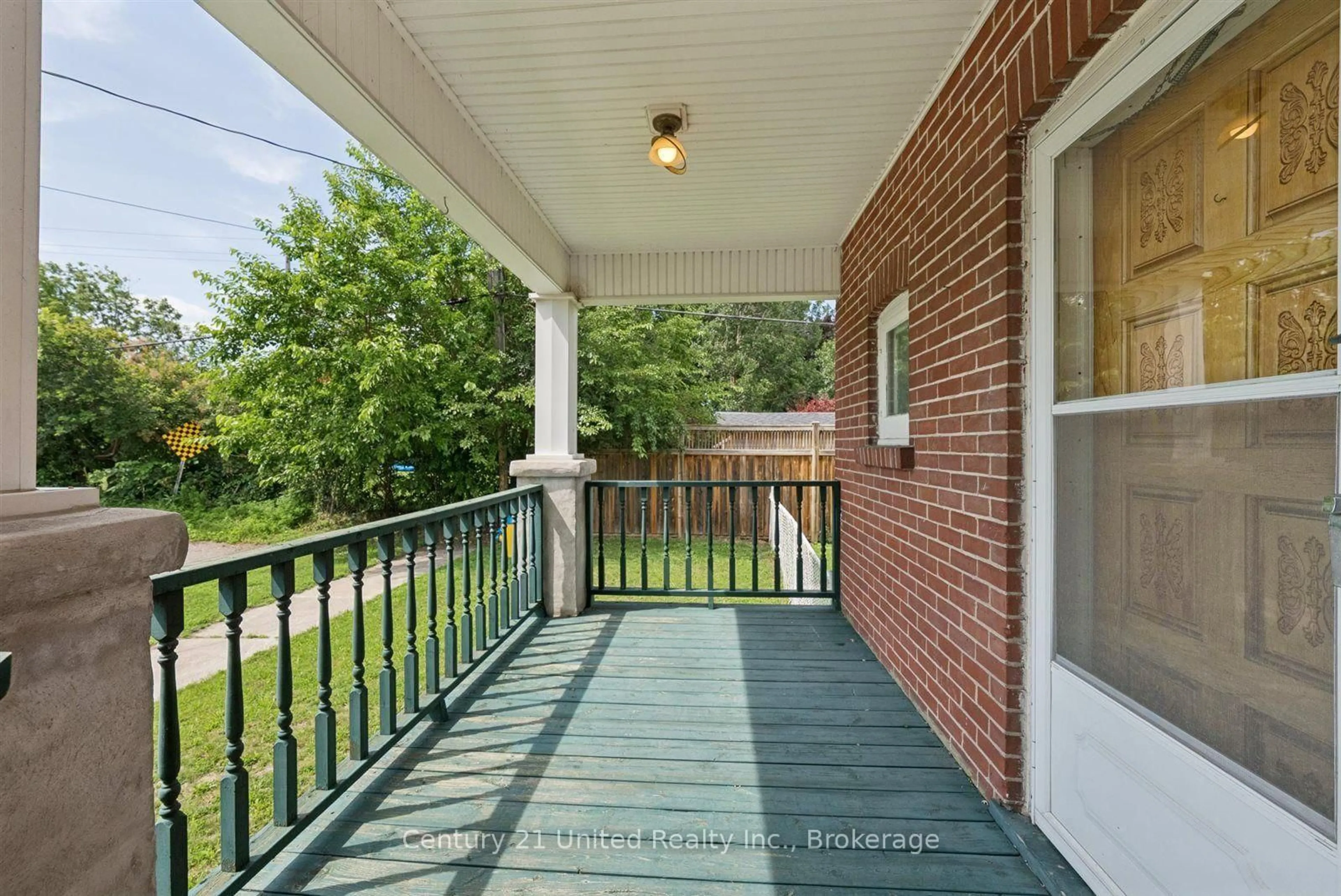 Patio, street for 72 Kent St, Peterborough Ontario K9J 5B3
