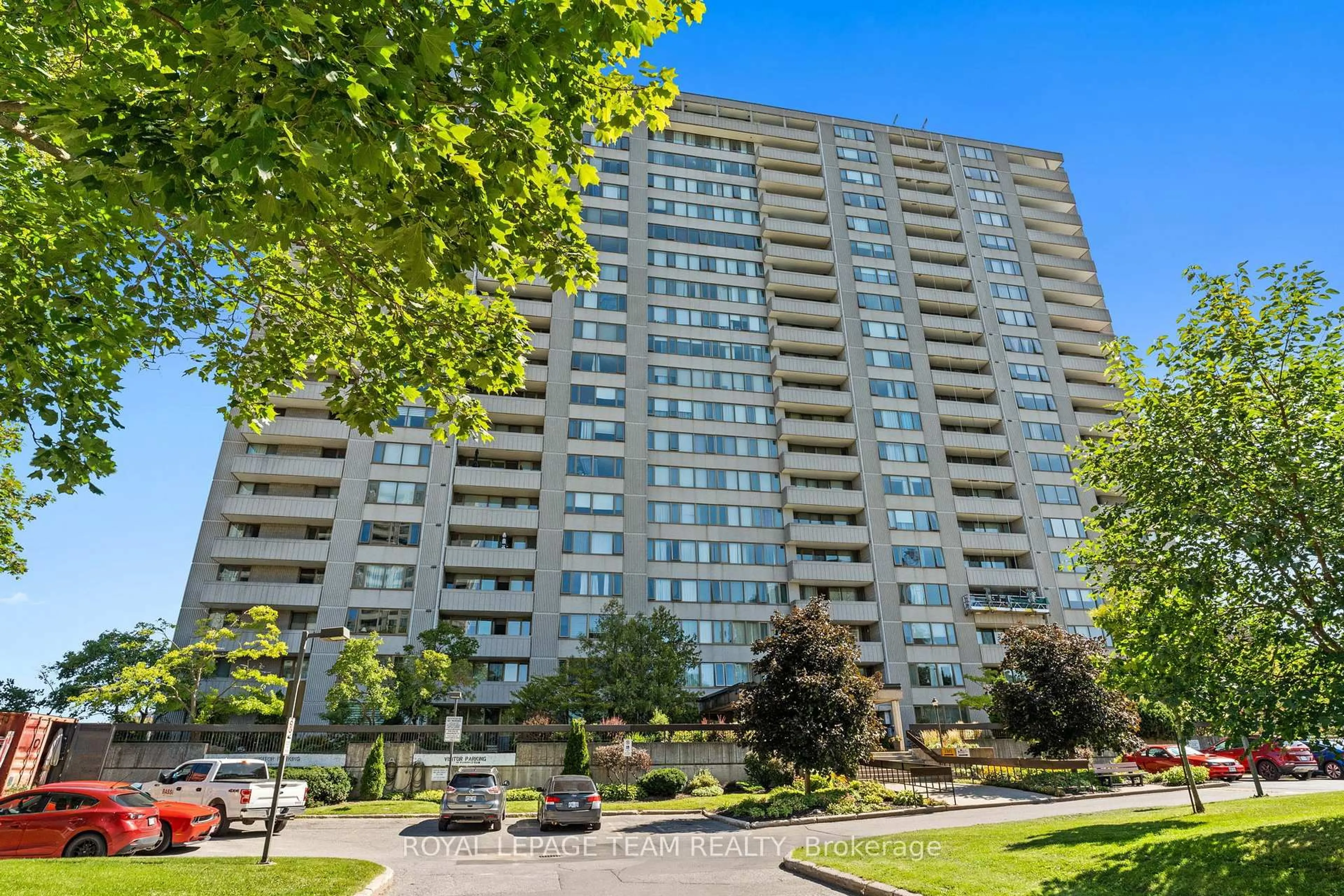 Patio, building for 2625 Regina St #1010, Ottawa Ontario K2B 5W8