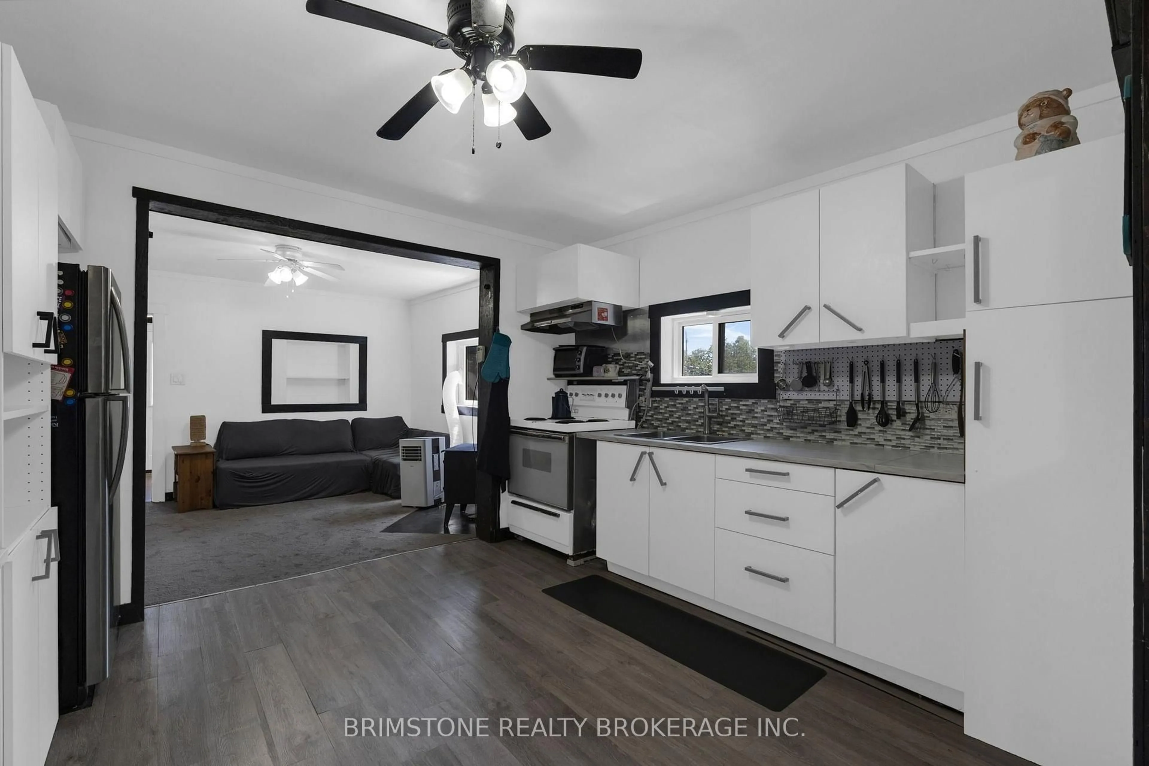 Open concept kitchen, unknown for 329 High St, Georgian Bay Ontario P0C 1H0