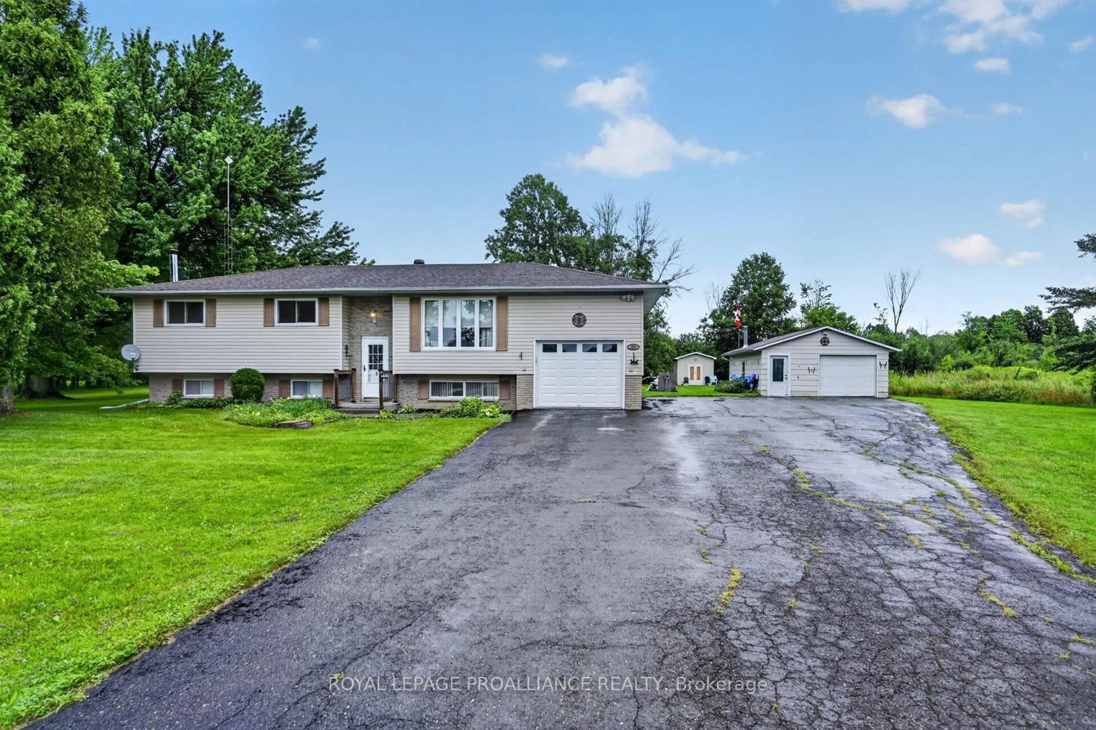 A pic from outside/outdoor area/front of a property/back of a property/a pic from drone, street for 3201 Rocky Rd, Augusta Ontario K6V 5T1