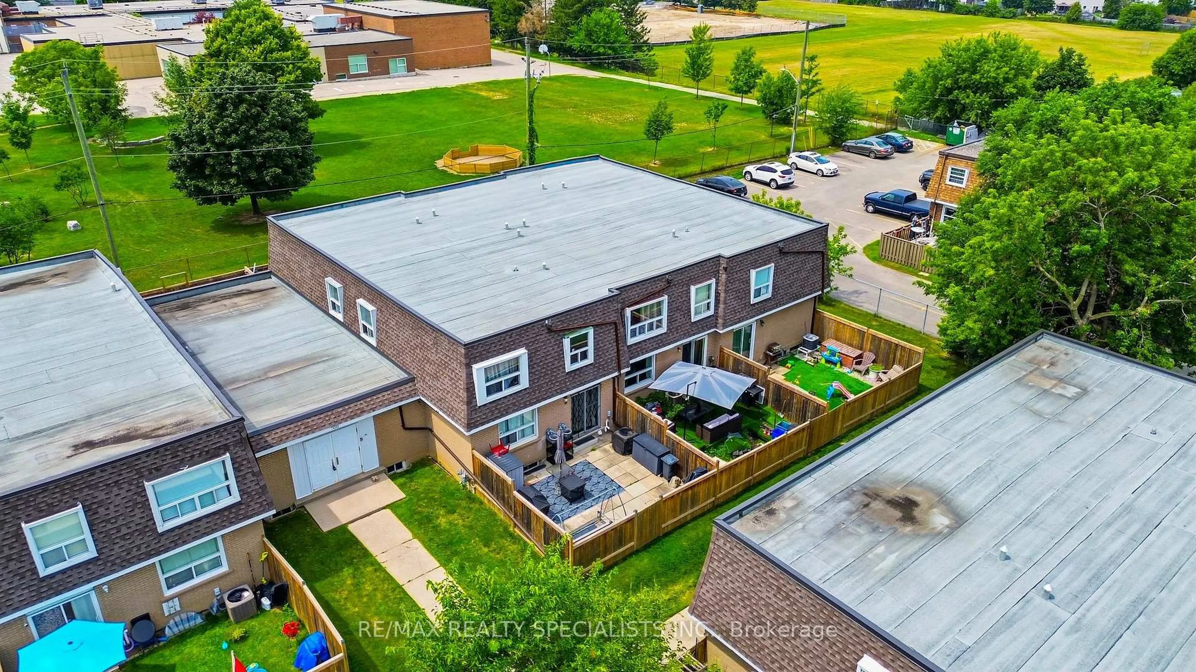 A pic from outside/outdoor area/front of a property/back of a property/a pic from drone, unknown for 766 Walter St #I, Cambridge Ontario N3H 4P3