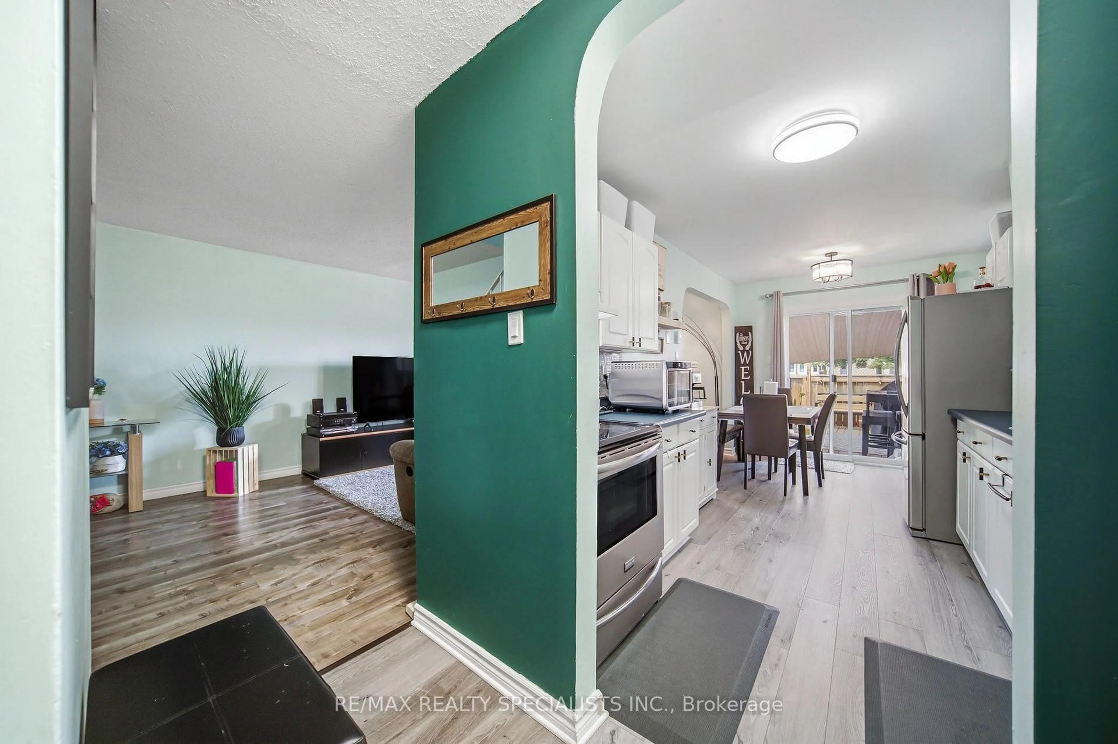 Open concept kitchen, unknown for 766 Walter St #I, Cambridge Ontario N3H 4P3