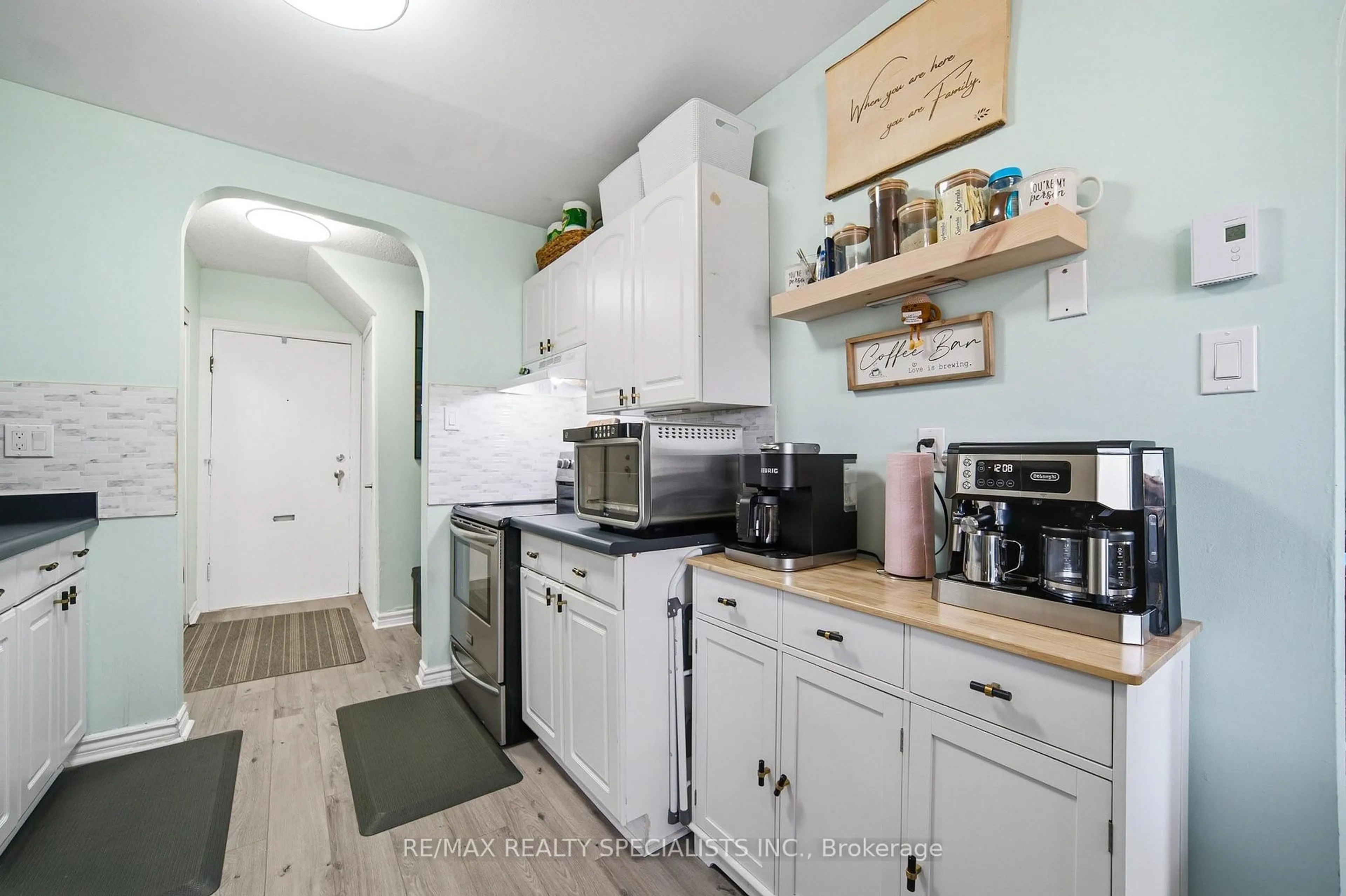 Standard kitchen, unknown for 766 Walter St #I, Cambridge Ontario N3H 4P3