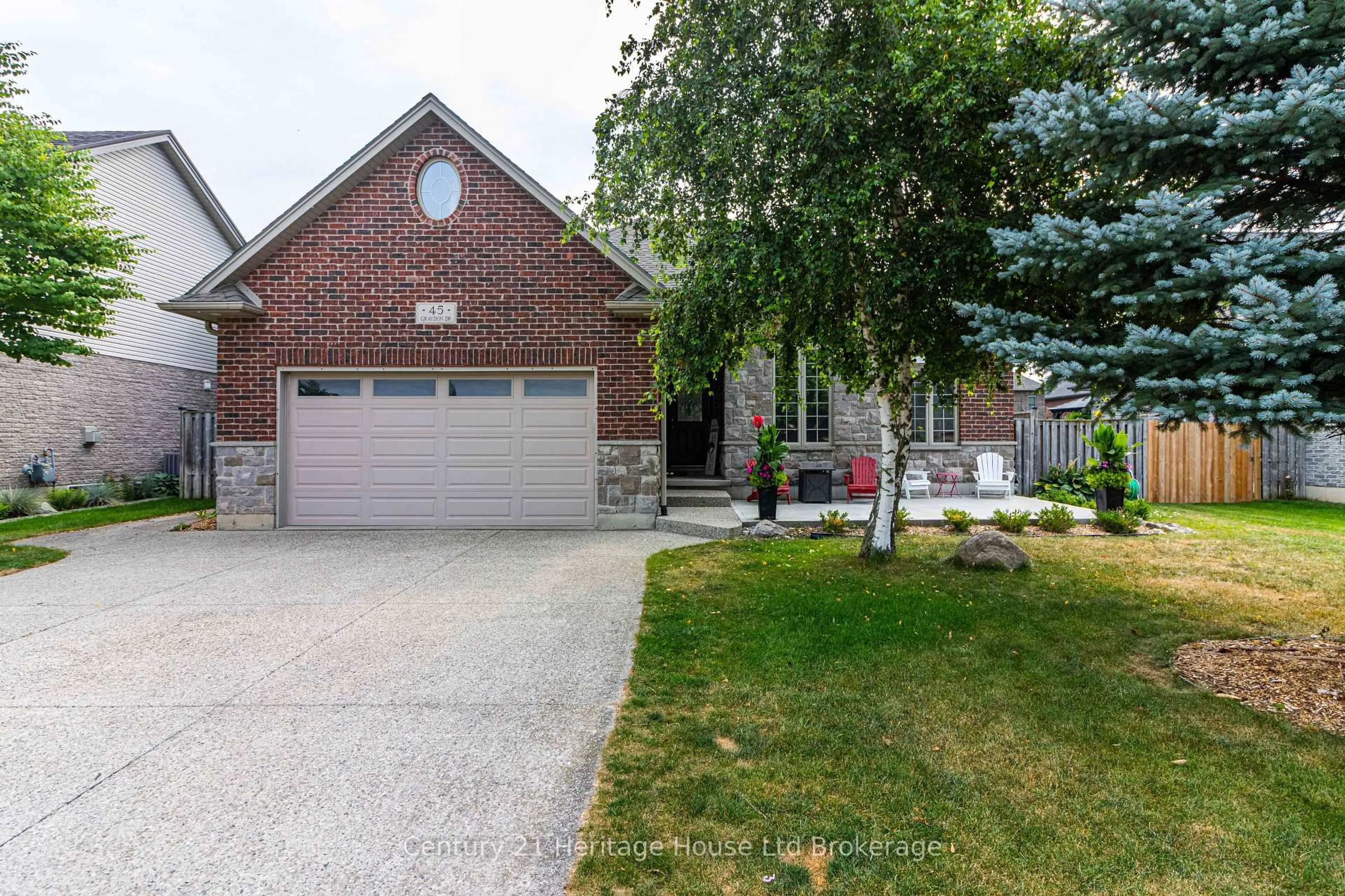 Home with brick exterior material, street for 45 Graydon Dr, South-West Oxford Ontario N0J 1N0