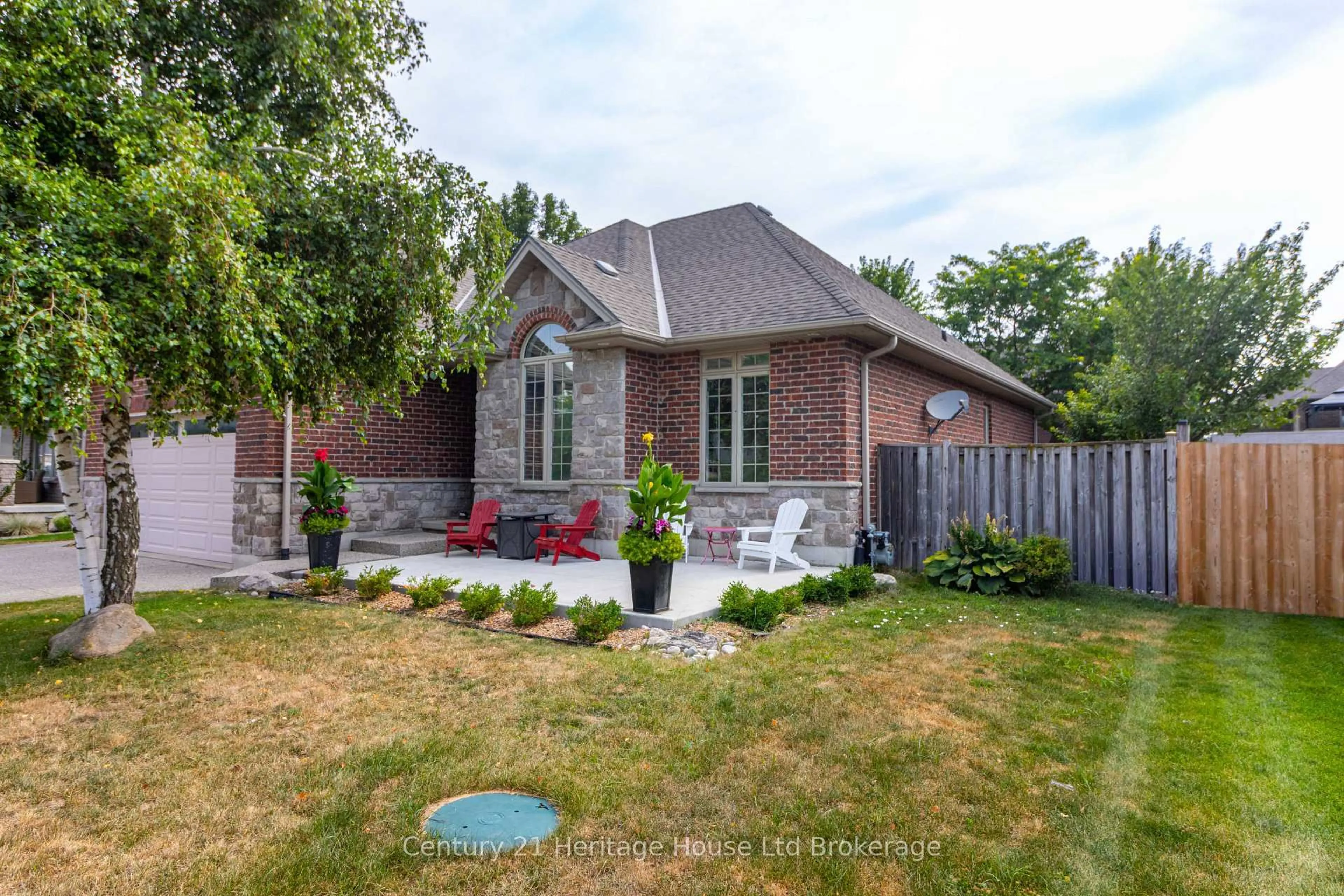 Home with brick exterior material, street for 45 Graydon Dr, South-West Oxford Ontario N0J 1N0