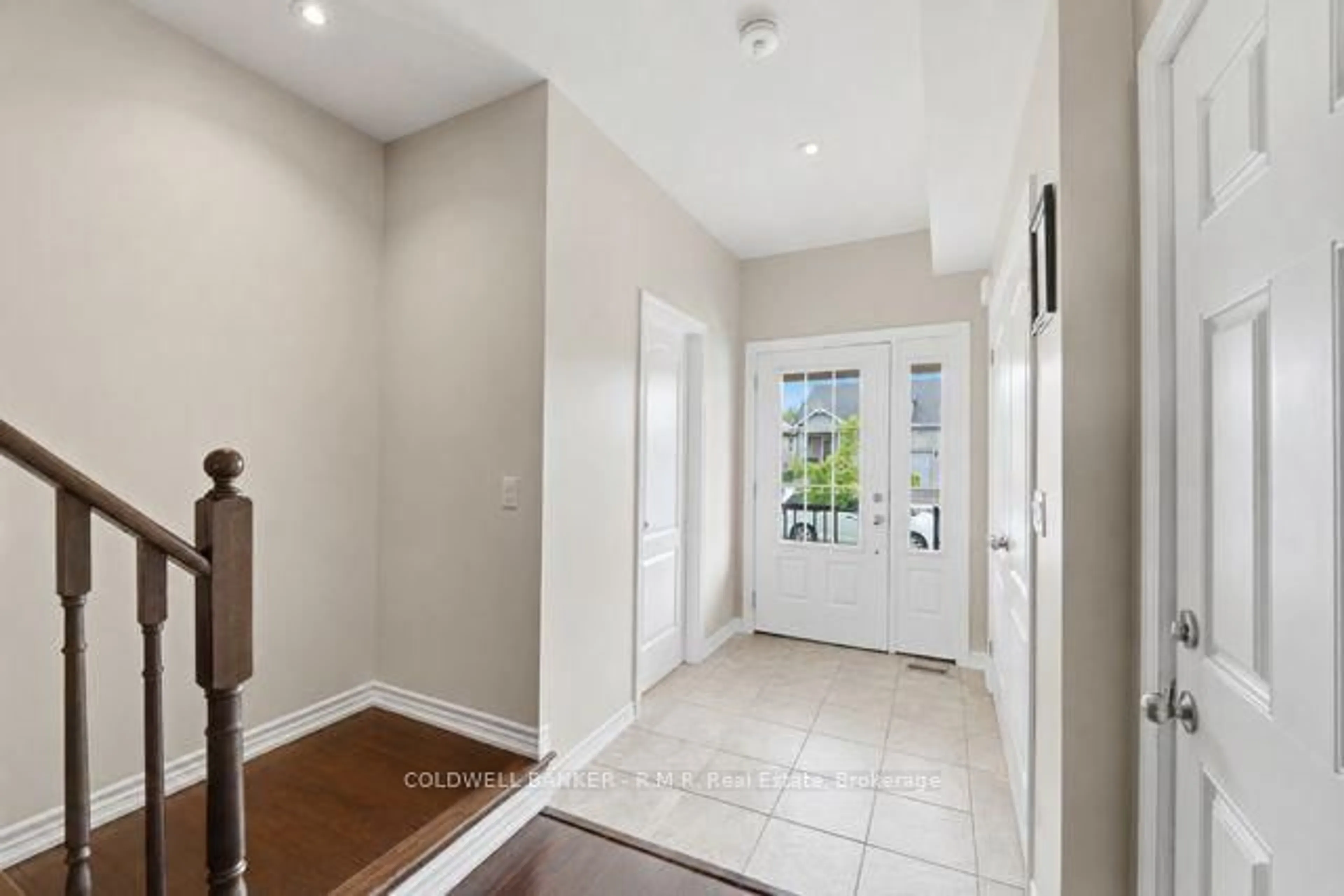 Indoor entryway for 283 Rollings St, Cobourg Ontario K9A 0G8
