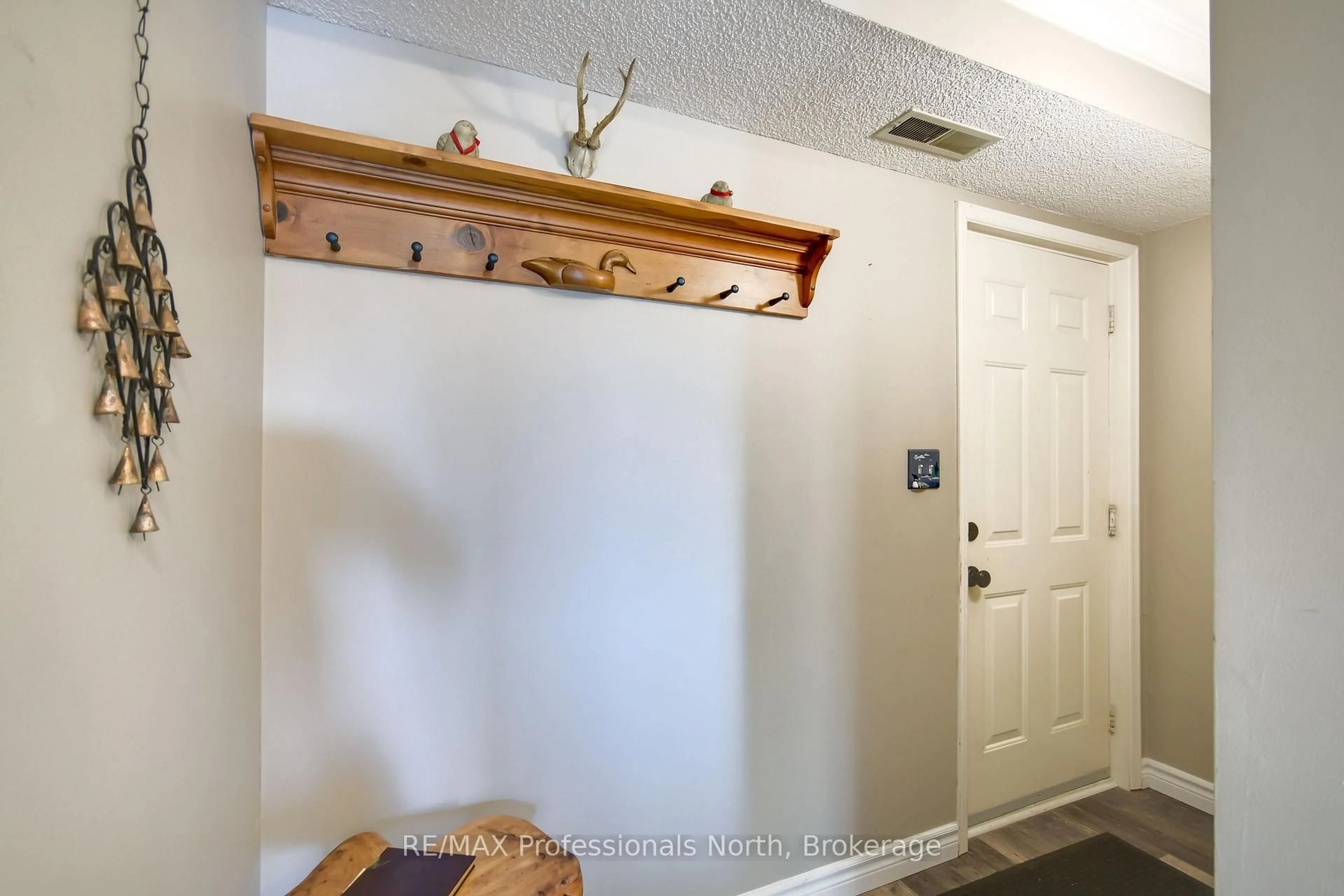 Indoor entryway for 26 Turner Dr #13, Huntsville Ontario P1H 1A8