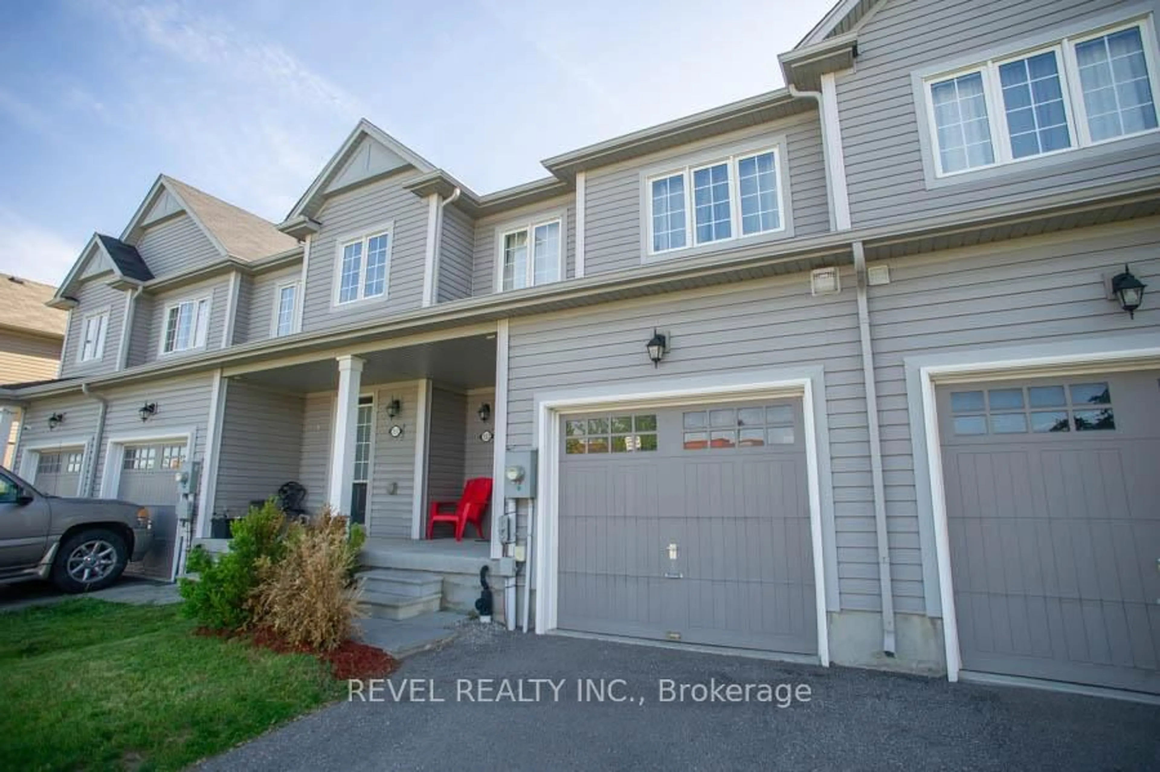 Home with vinyl exterior material, street for 153 English Lane, Brantford Ontario N3T 0J3