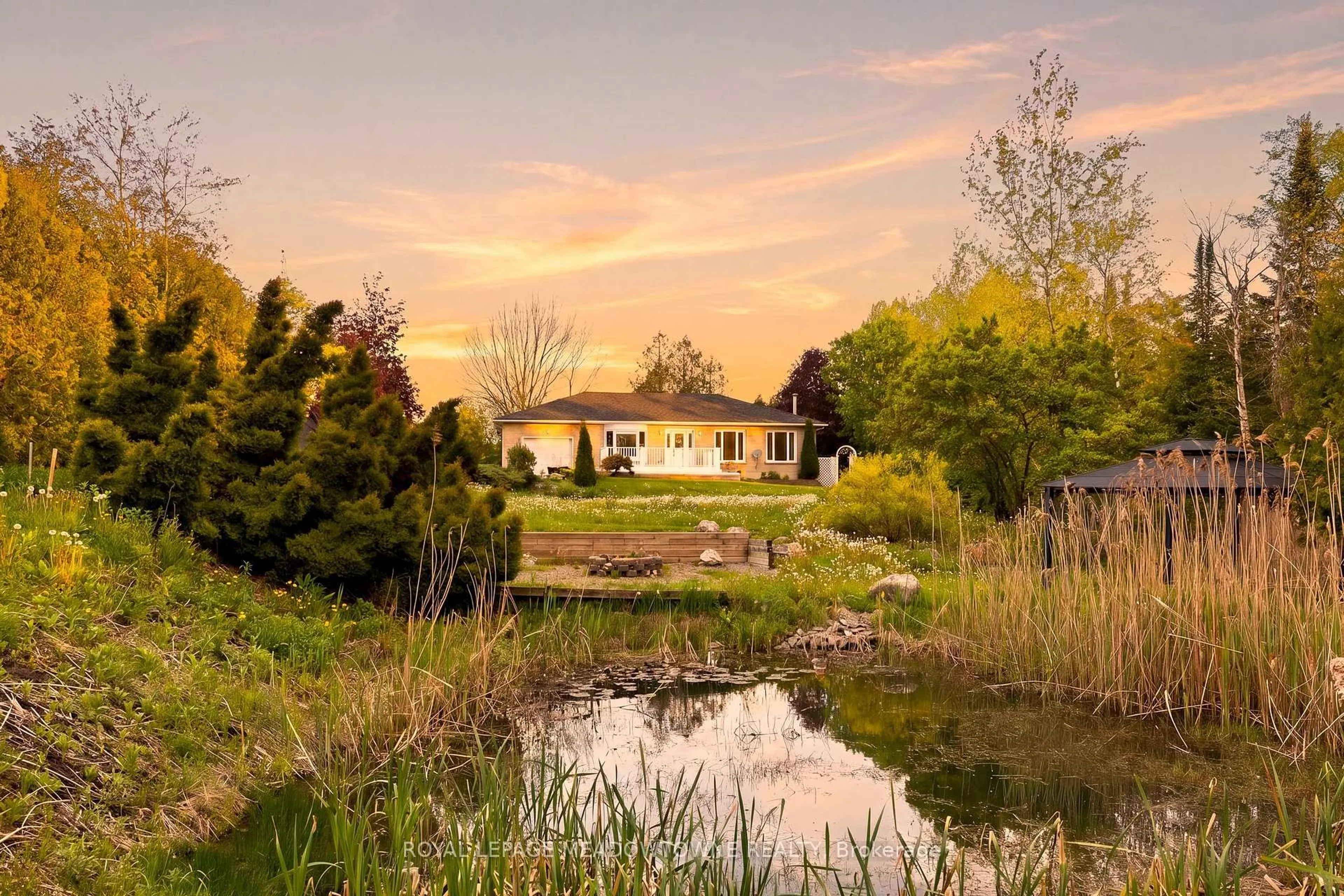 A pic from outside/outdoor area/front of a property/back of a property/a pic from drone, water/lake/river/ocean view for 9078 Wellington Rd 124, Erin Ontario N1H 6H7