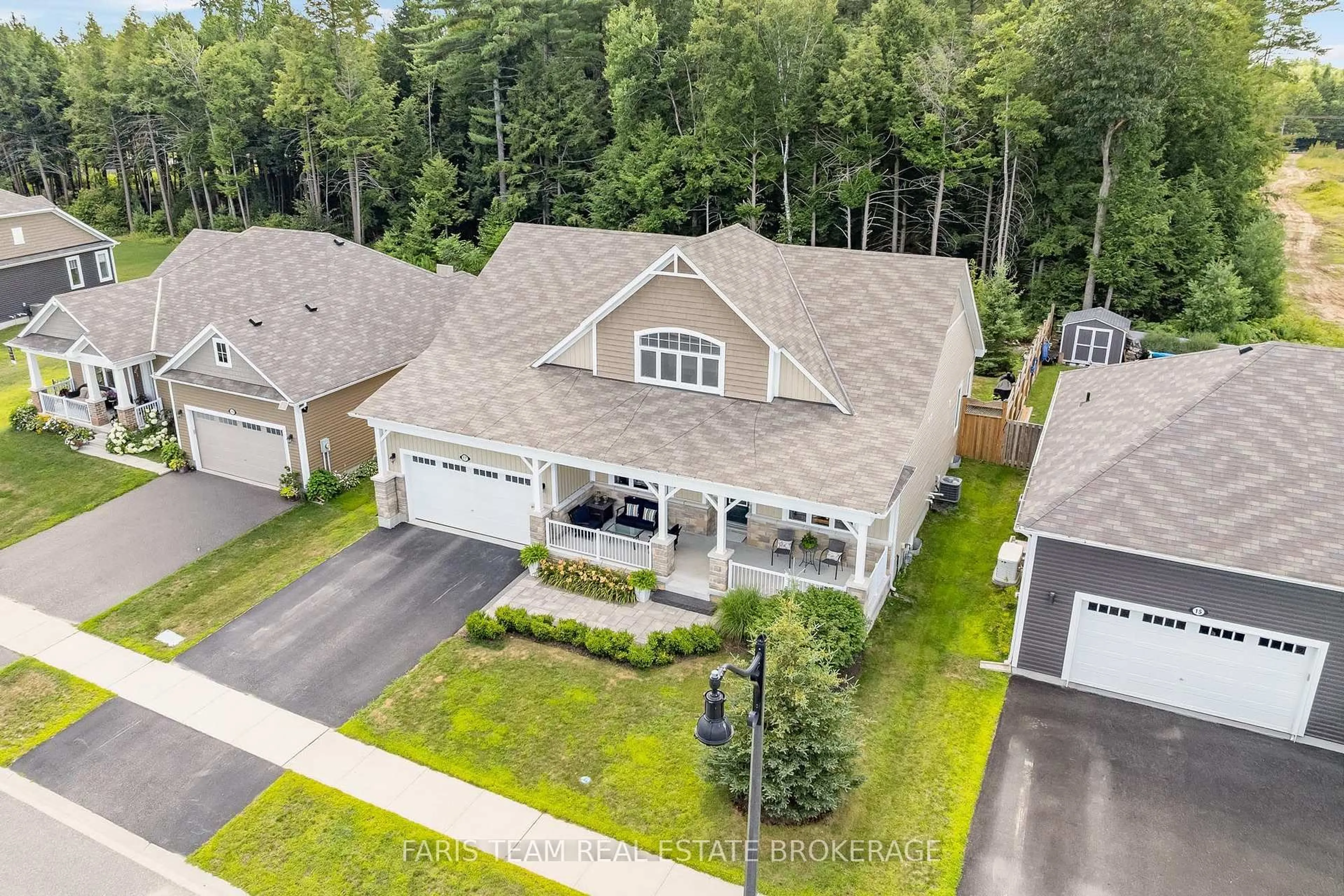A pic from outside/outdoor area/front of a property/back of a property/a pic from drone, street for 17 Fawnbrook Crt, Bracebridge Ontario P1L 0A3