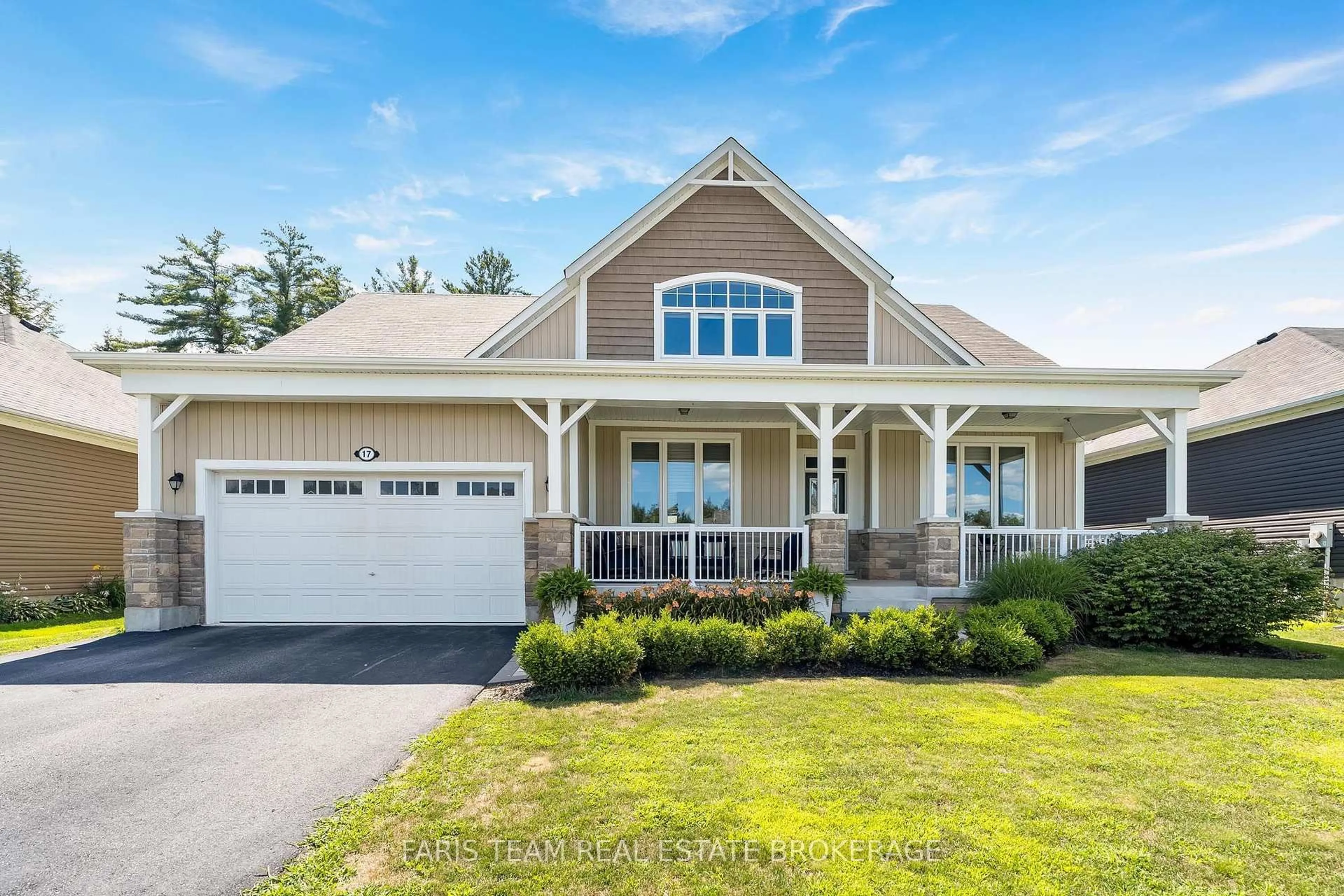 Home with vinyl exterior material, unknown for 17 Fawnbrook Crt, Bracebridge Ontario P1L 0A3