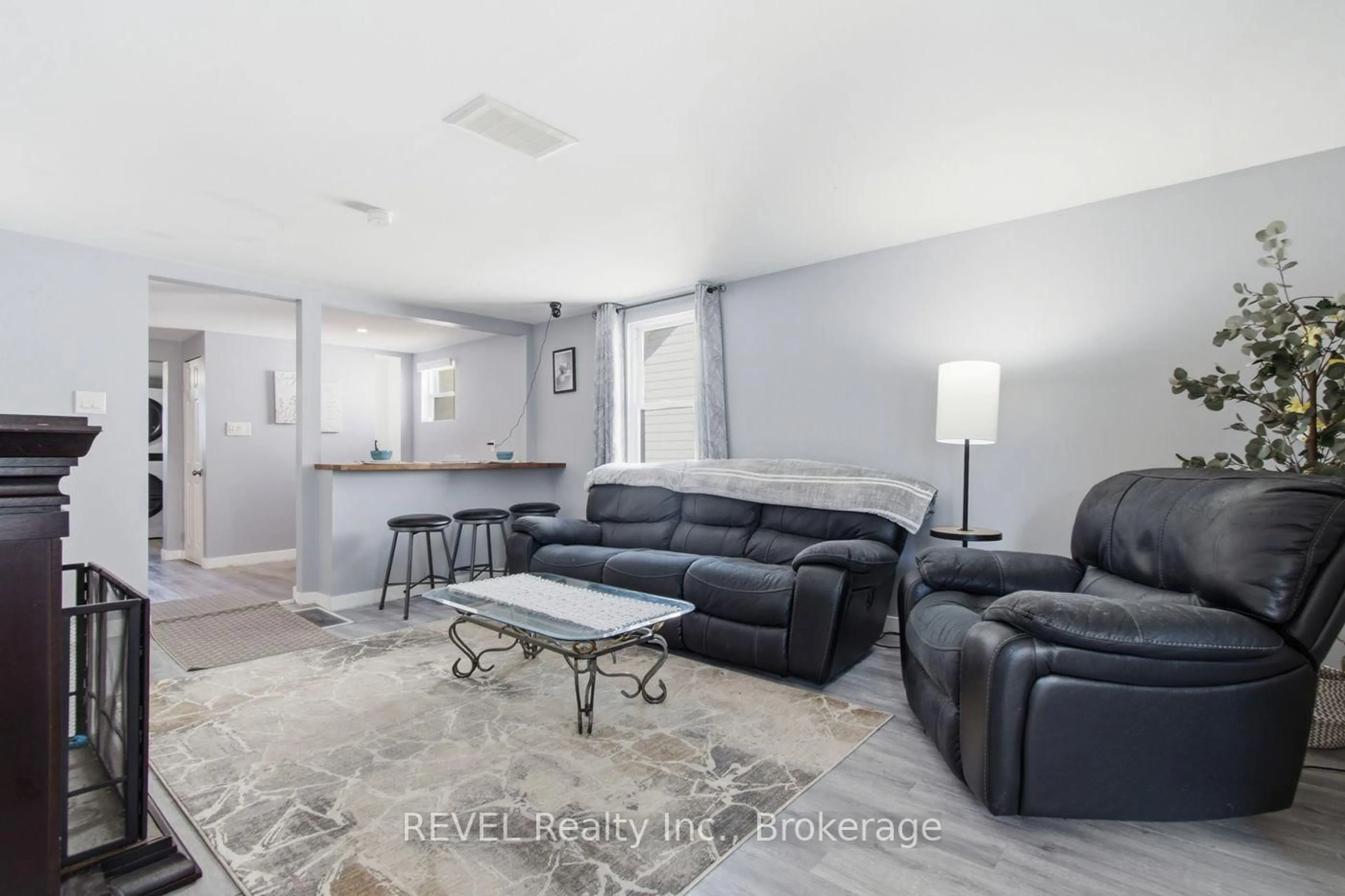 Living room with furniture, unknown for 149 KNOLL St, Port Colborne Ontario L3K 5B2