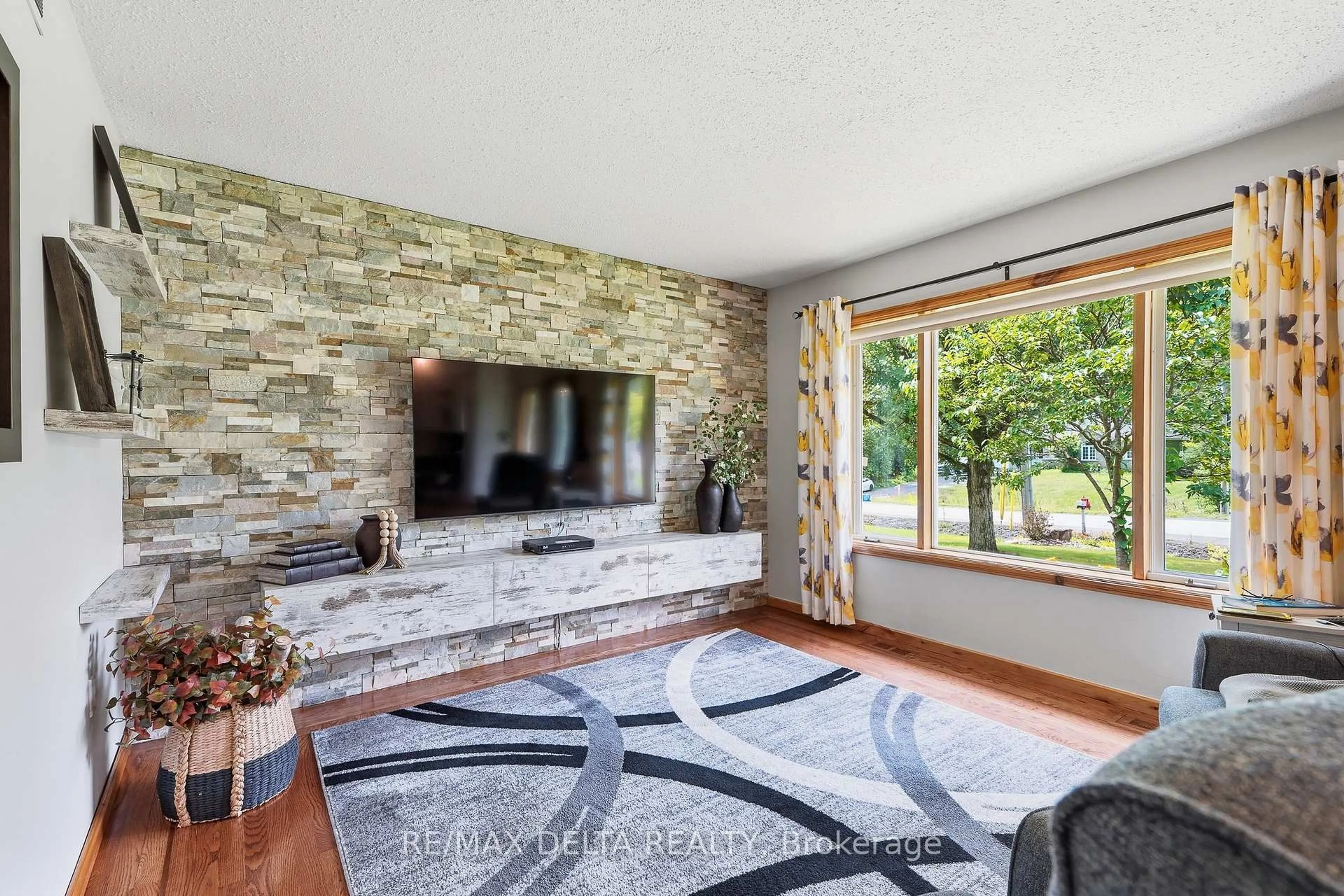 Living room with furniture, unknown for 2793 Gagne Rd, Clarence-Rockland Ontario K0A 2A0