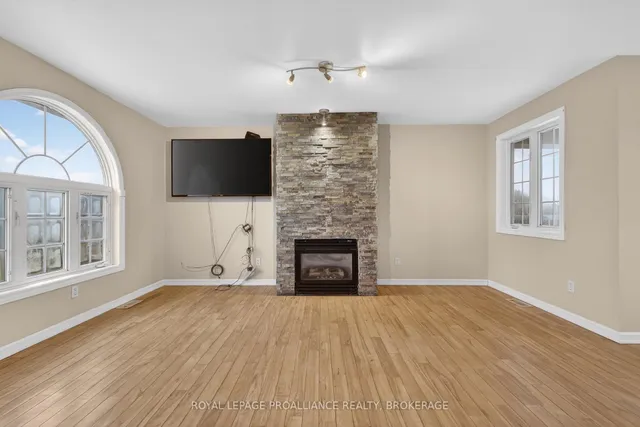 3081 Barnaby Crt, Battersea 4
