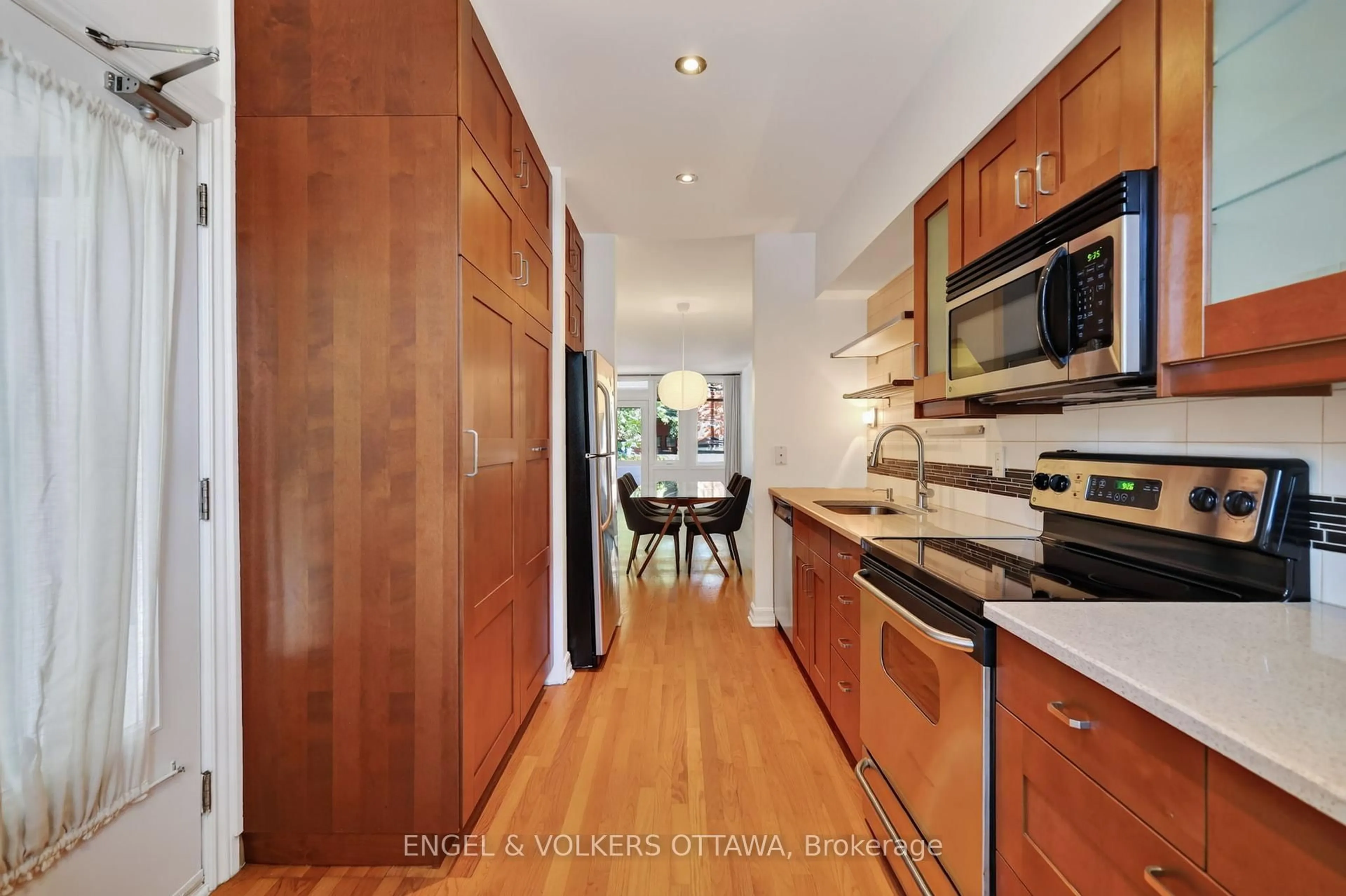 Open concept kitchen, unknown for 107 A Third Ave, Ottawa Ontario K1S 2J7