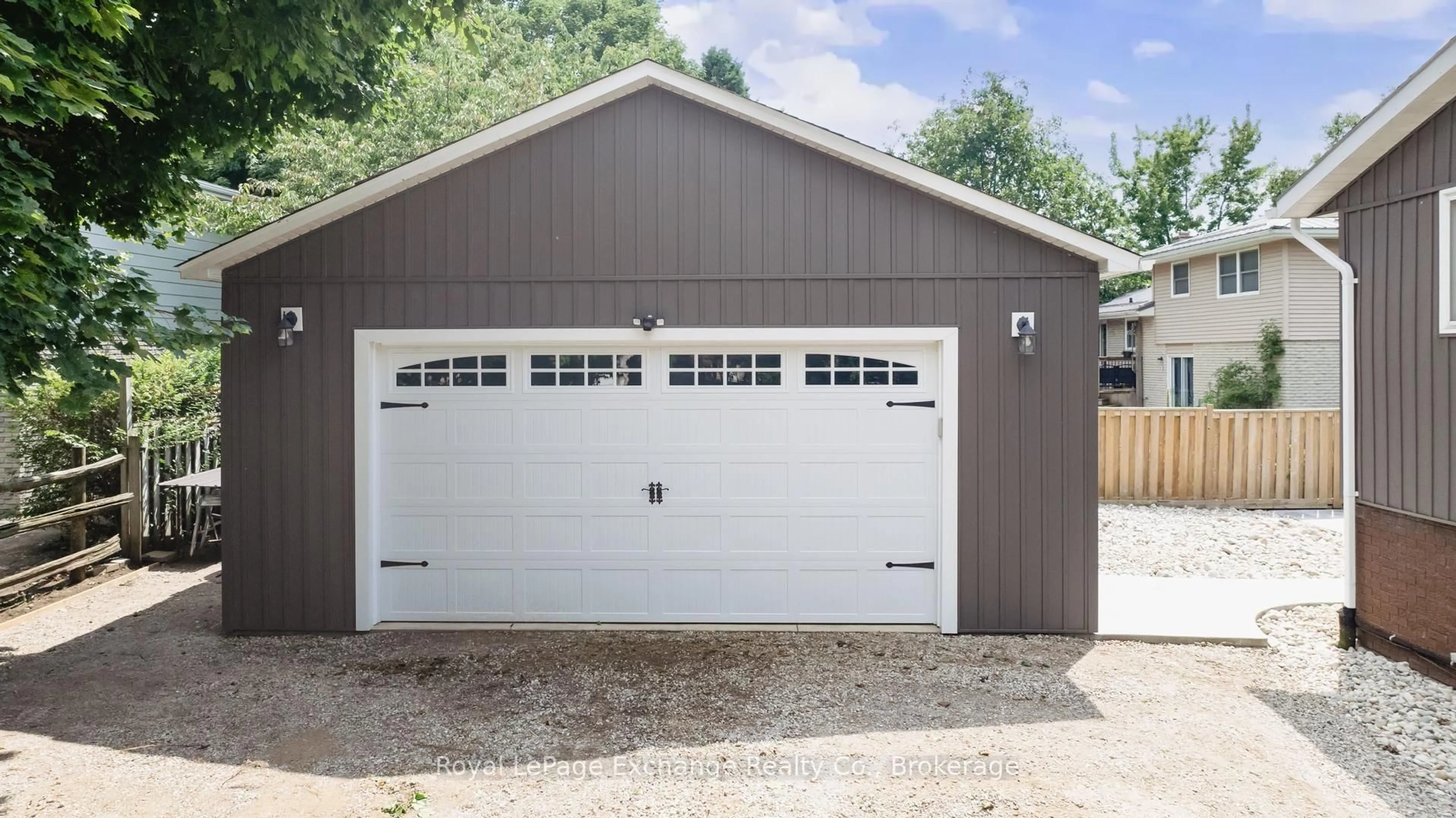 Indoor garage for 29 Anne Marie Cres, Huron-Kinloss Ontario N2Z 2N1