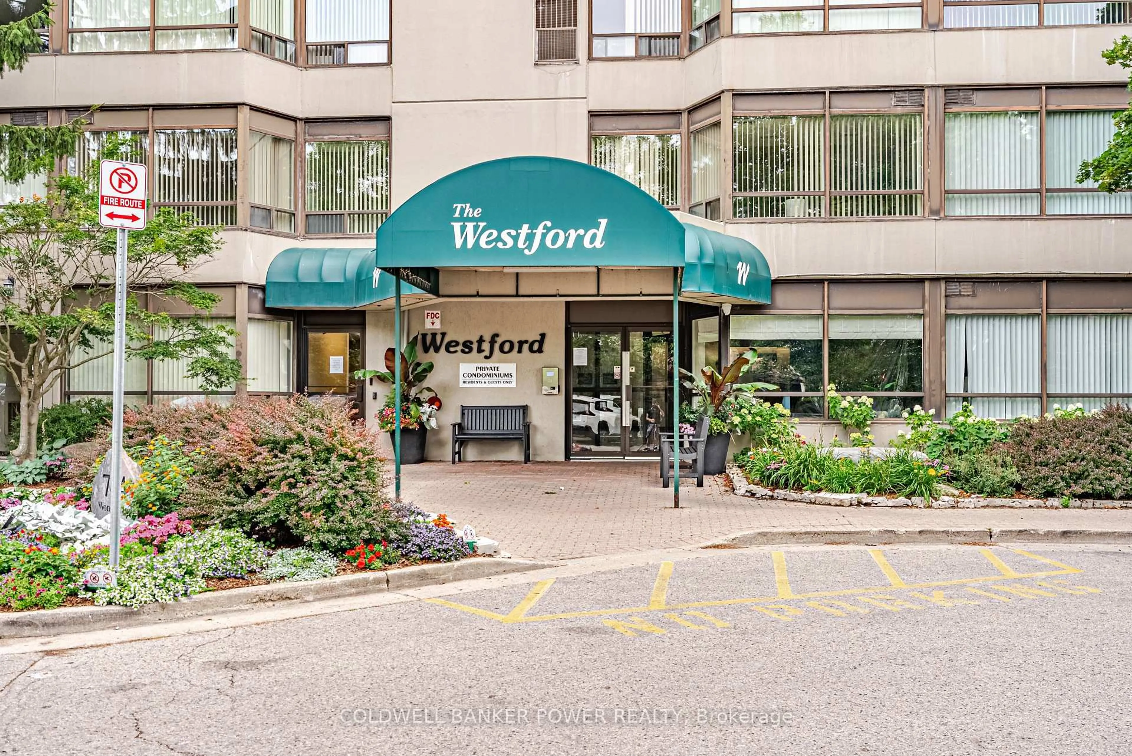 Indoor foyer for 744 Wonderland Rd #1006, London South Ontario N6K 4K3