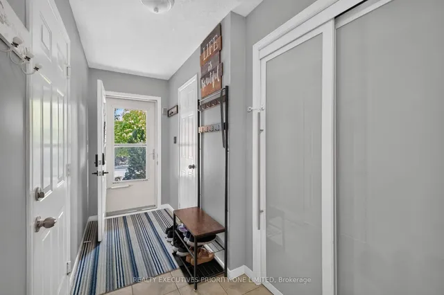 37 Bond Crt #9, Guelph 3
