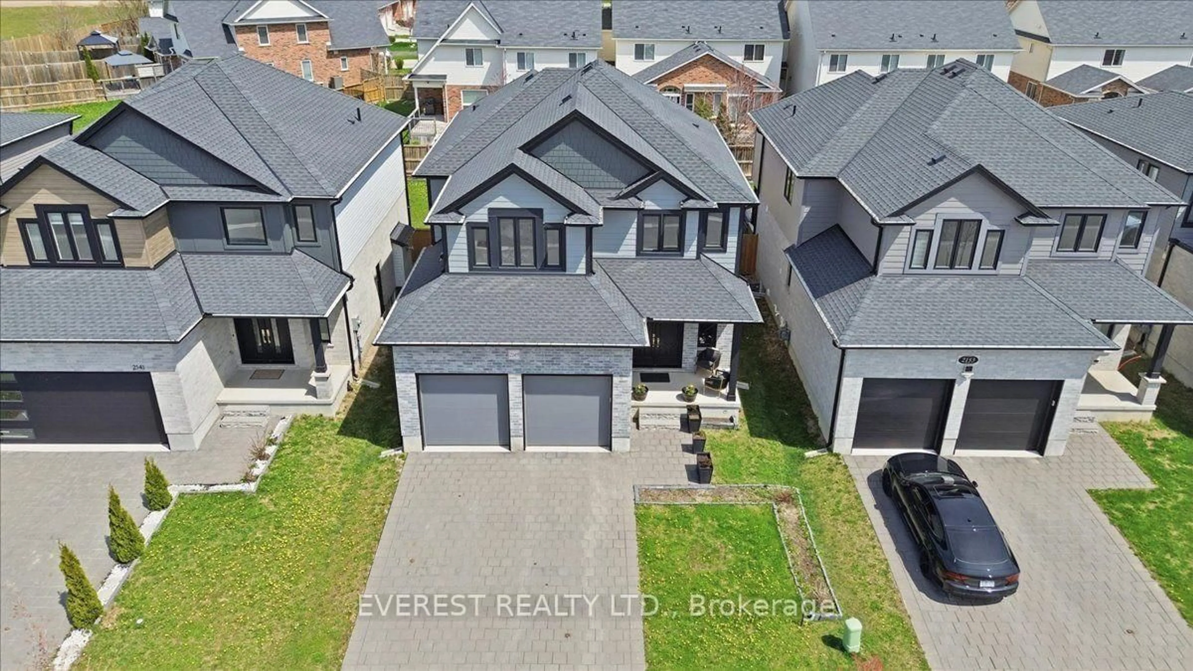 A pic from outside/outdoor area/front of a property/back of a property/a pic from drone, street for 2149 Tokala Tr, London North Ontario N6G 0Z7