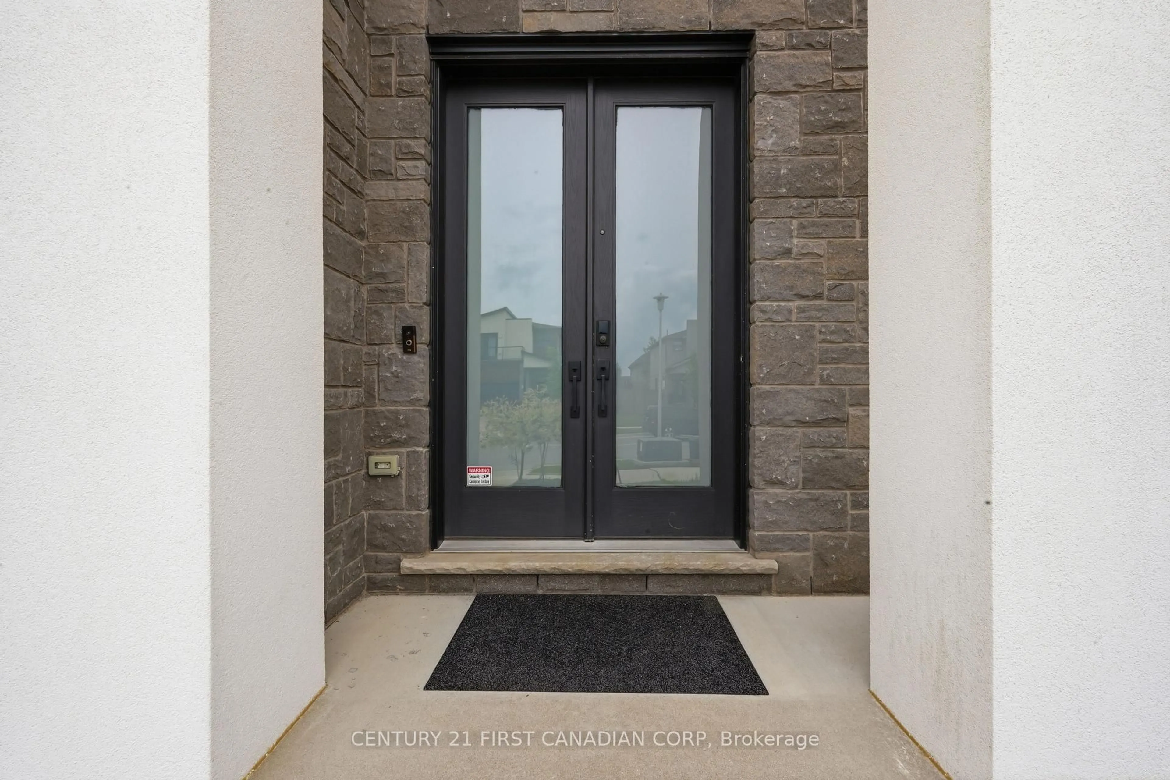 Indoor entryway for 3100 Tillmann Rd, London South Ontario N6P 0B8
