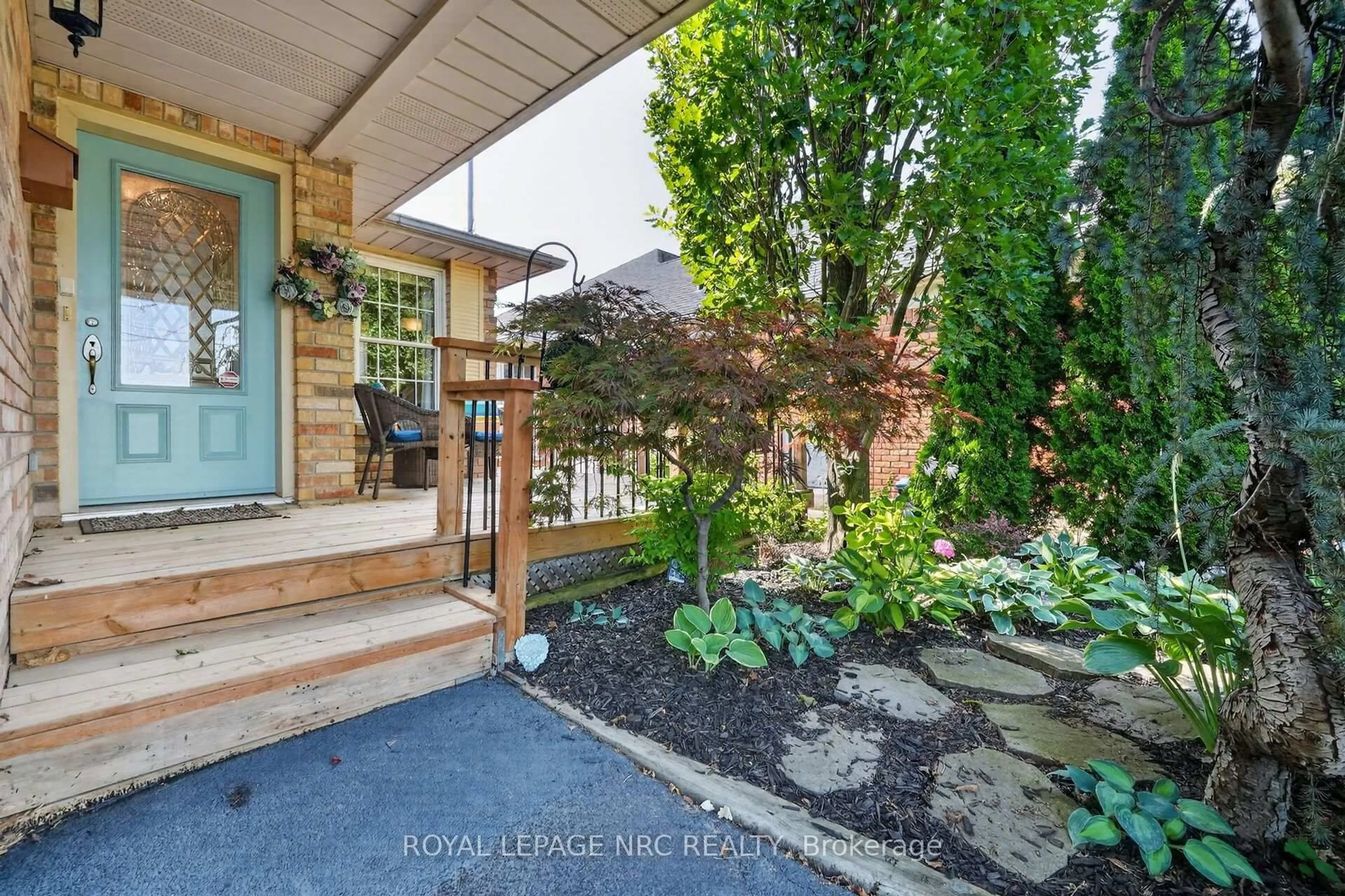 Indoor entryway for 123 A&B First Street Louth, St. Catharines Ontario L2R 0C9