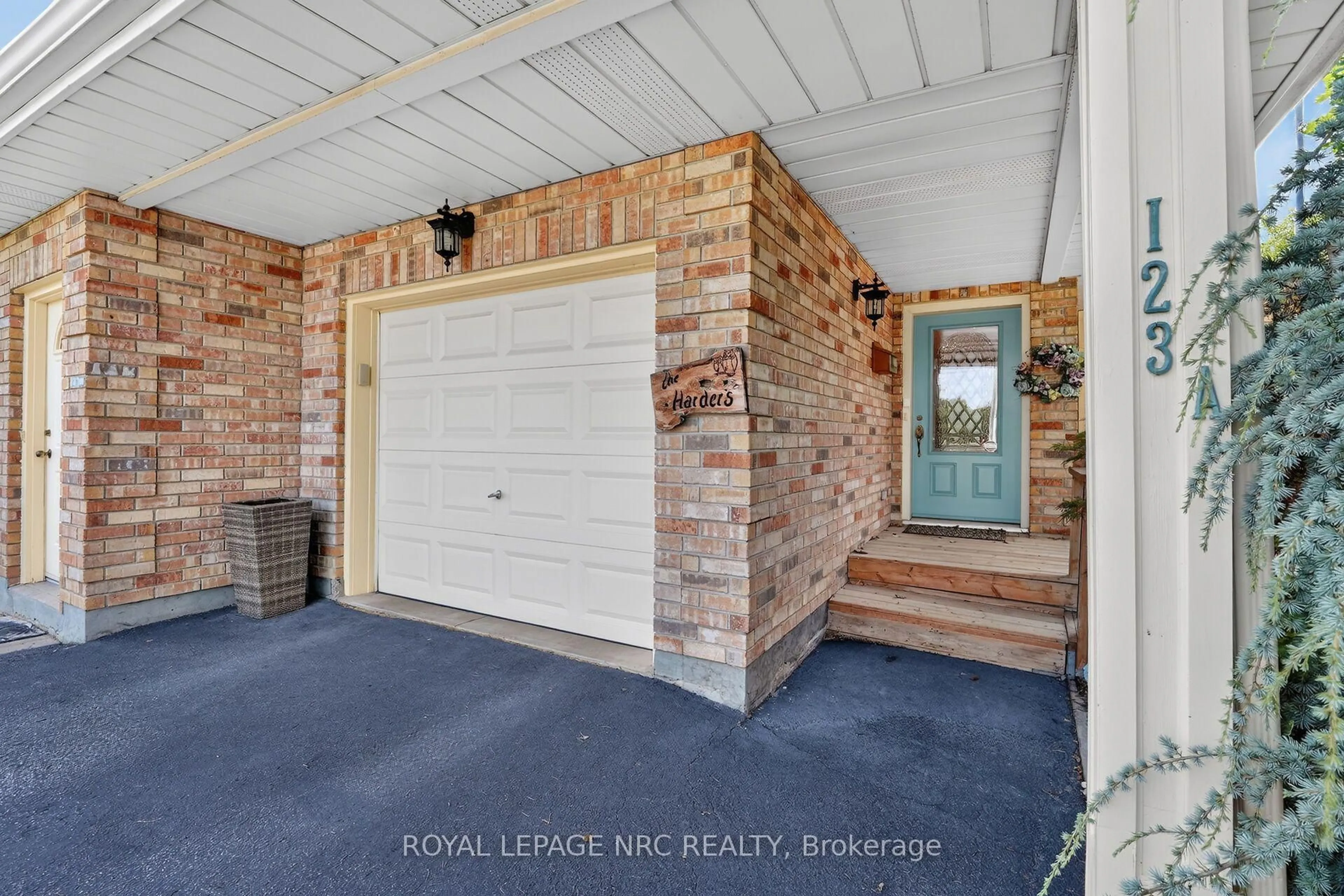 Indoor entryway for 123 A&B First Street Louth, St. Catharines Ontario L2R 0C9