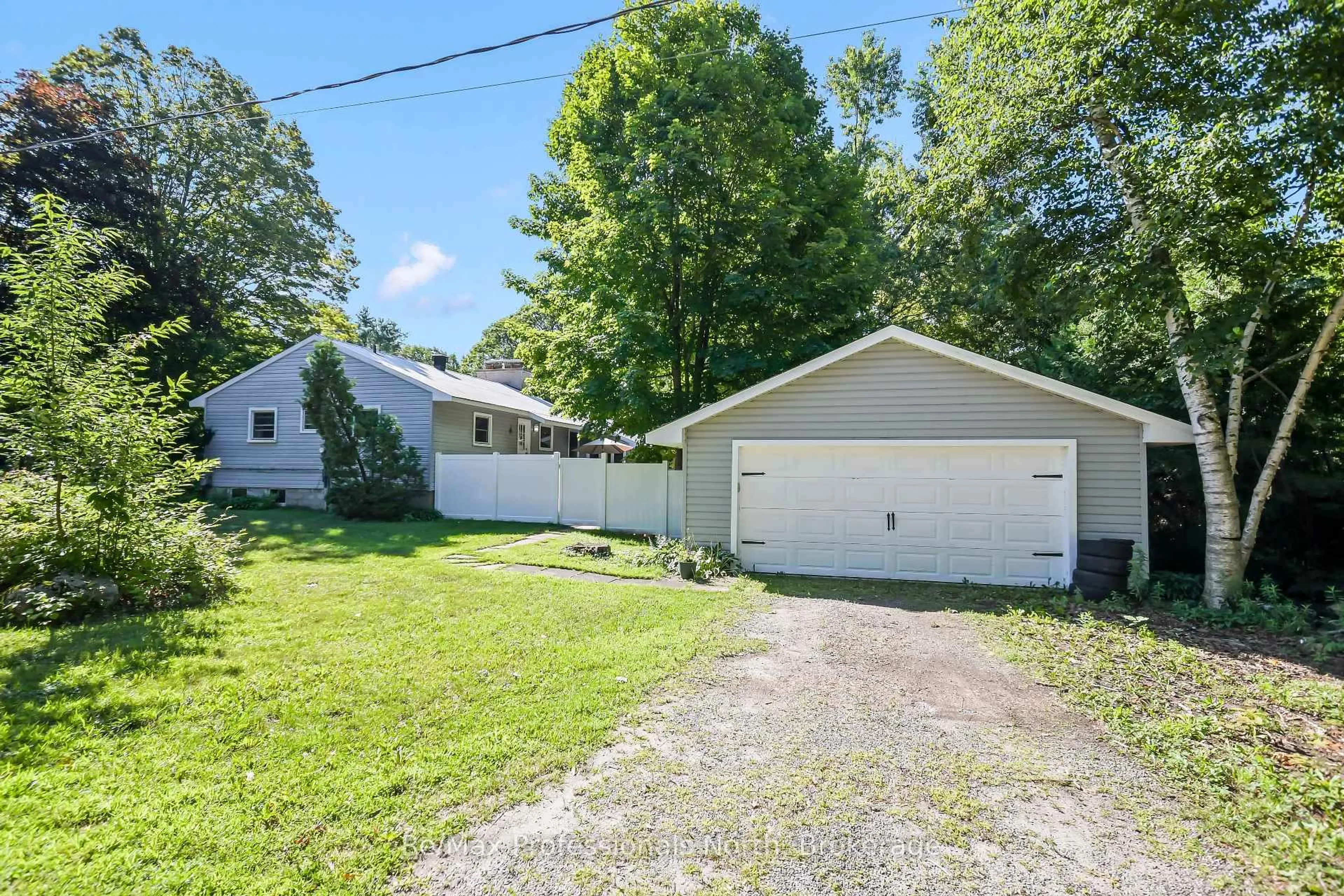 Unknown for 775 MUSKOKA BEACH Rd, Gravenhurst Ontario P1P 1A7
