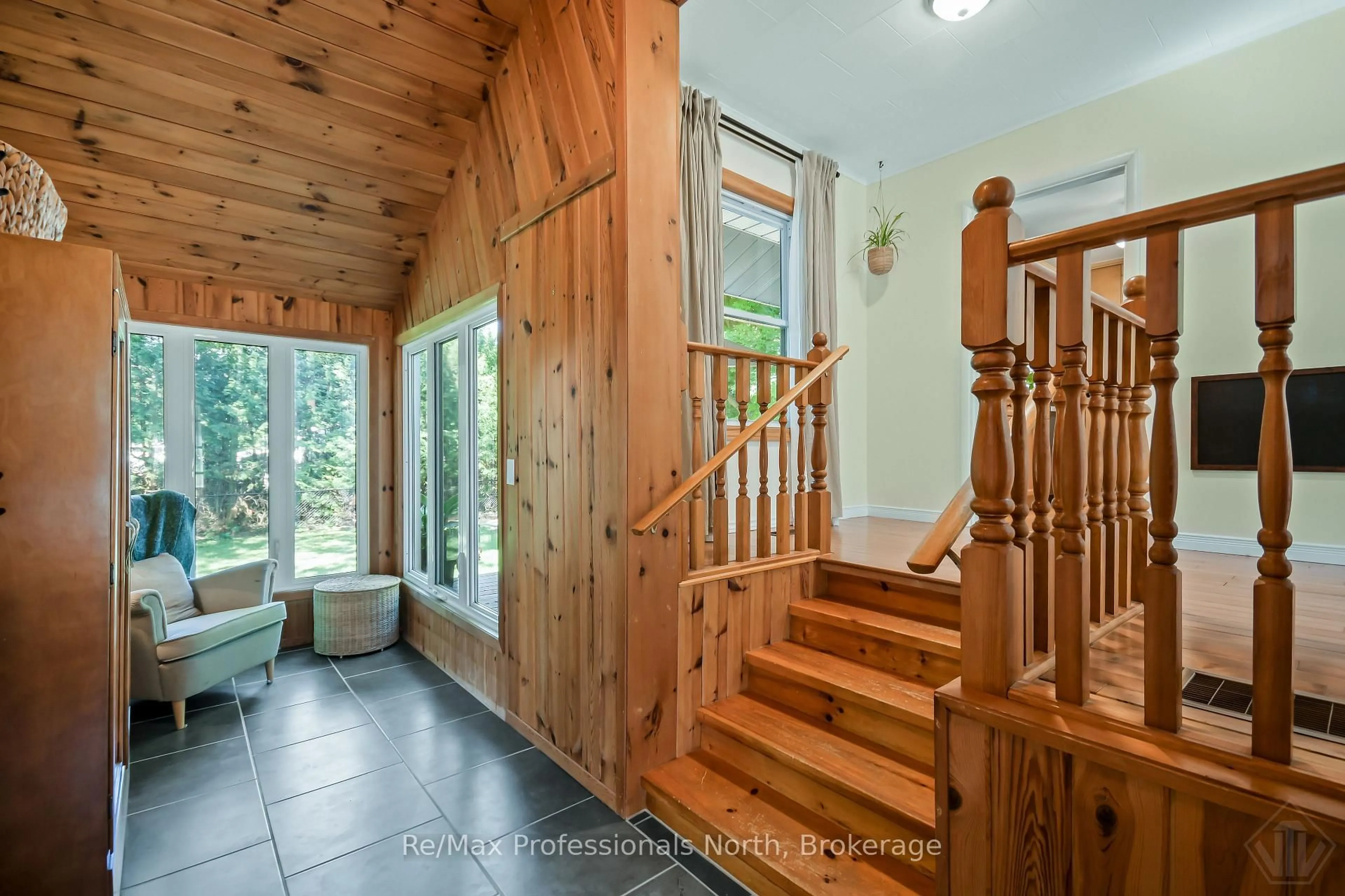 Indoor entryway for 775 MUSKOKA BEACH Rd, Gravenhurst Ontario P1P 1A7