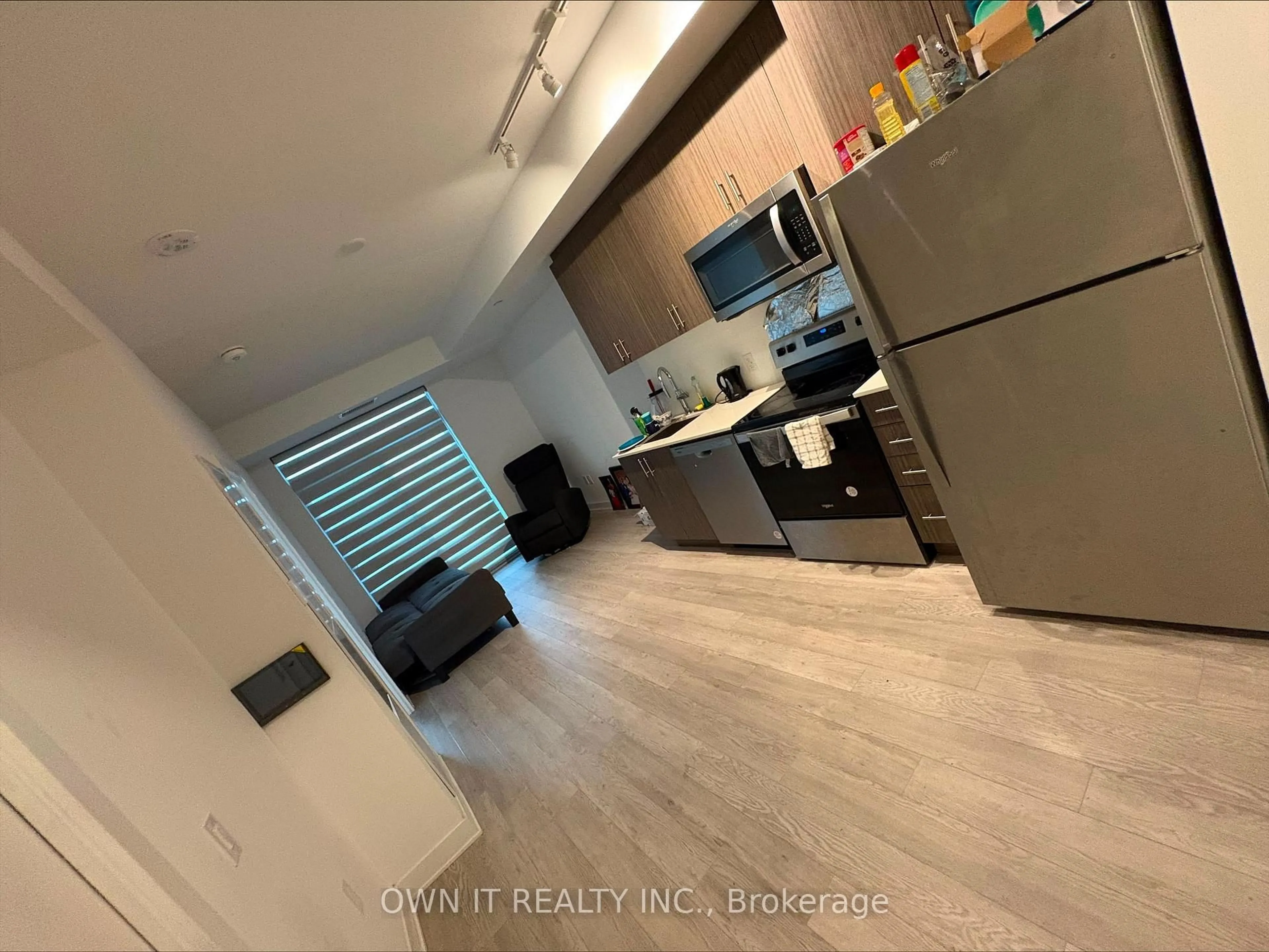 Unknown for 2782 Barton St #312, Hamilton Ontario L8E 2J8