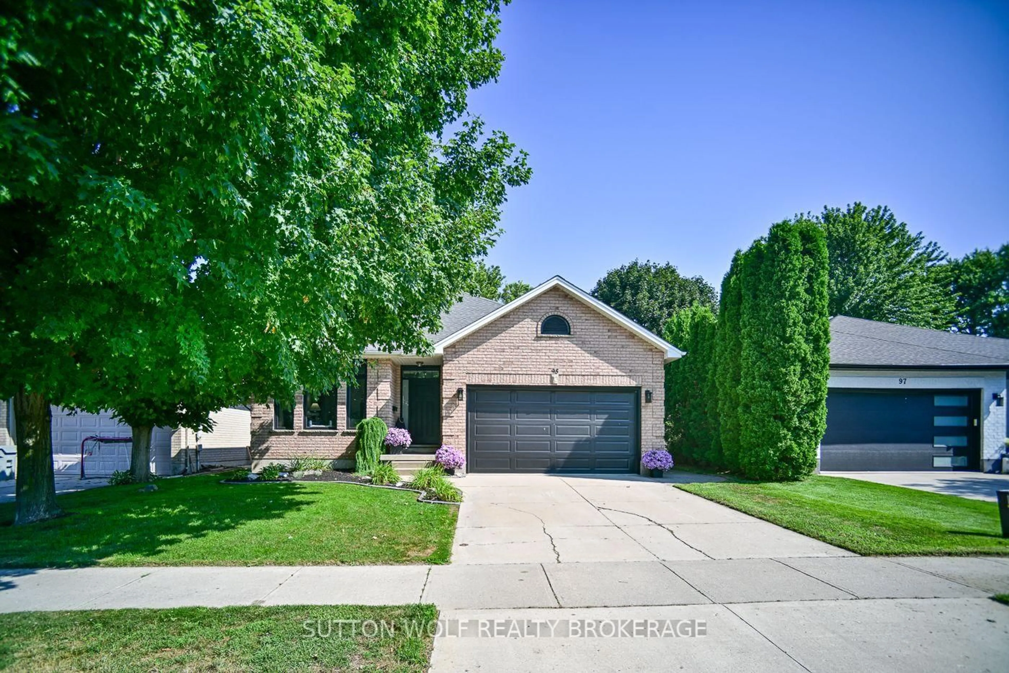 Home with brick exterior material, street for 95 Middlesex Dr, Strathroy-Caradoc Ontario N7G 4G5
