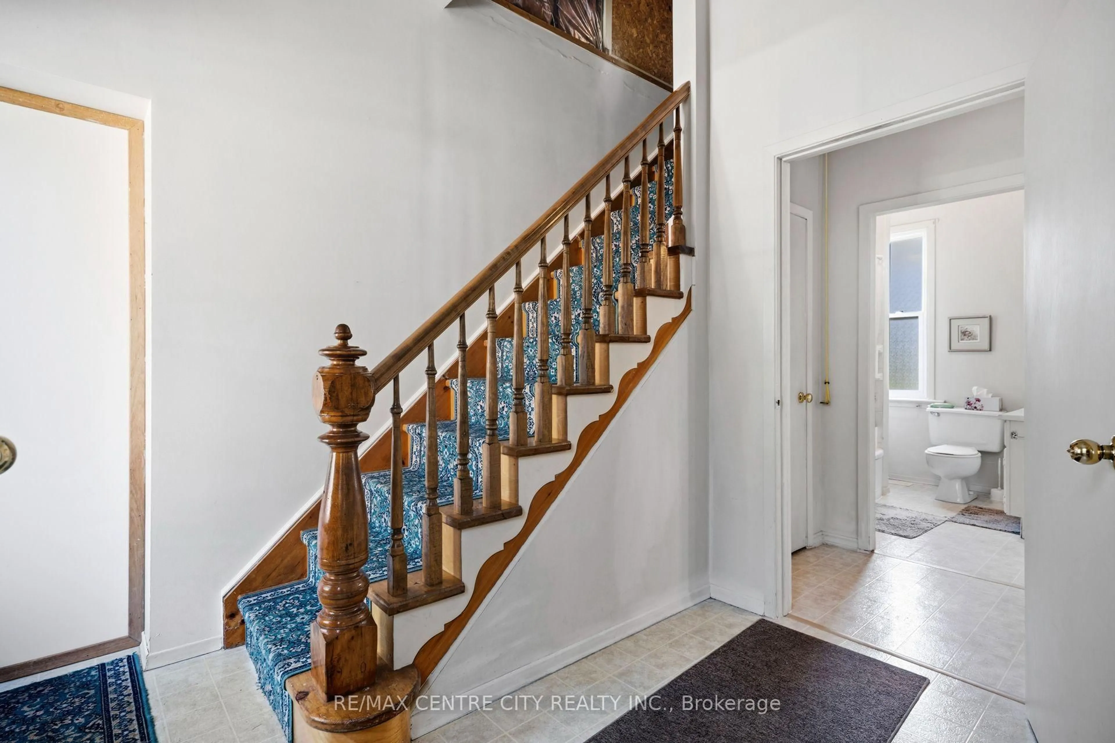 Unknown for 64 Linwood St, London East Ontario N5Y 1W2